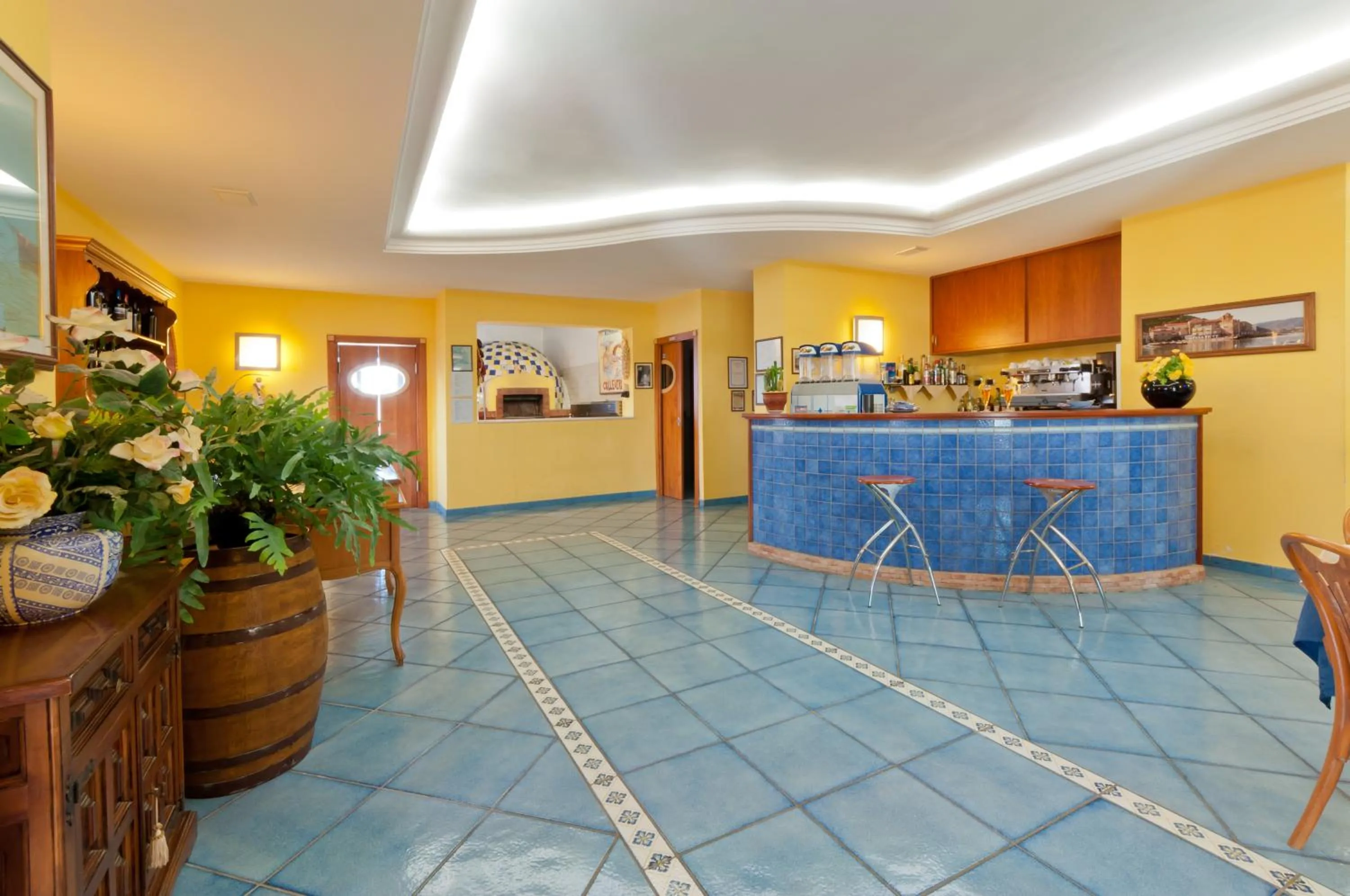 Communal lounge/ TV room in Hotel Ristorante Colleverde