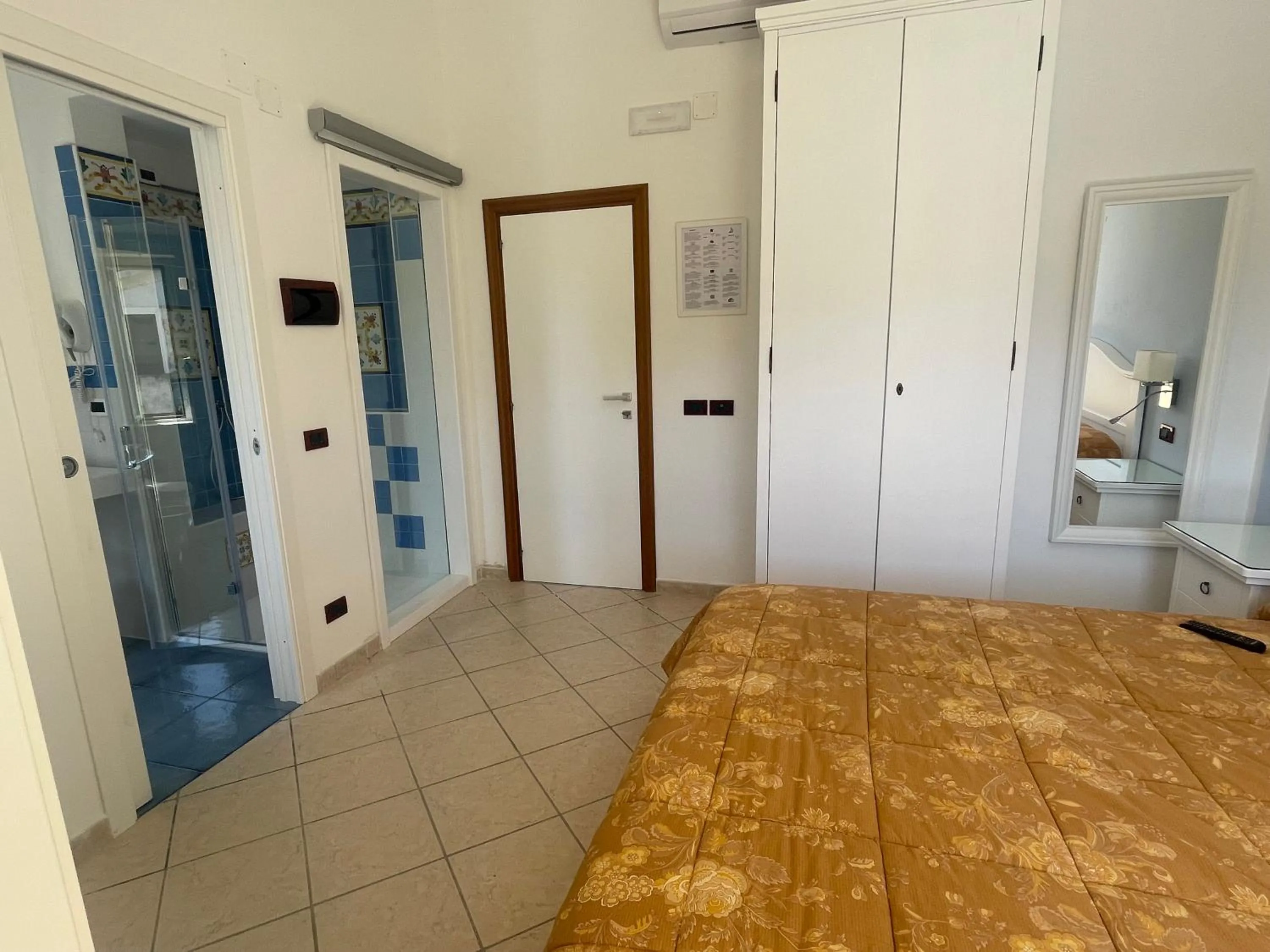 Bed in Hotel Ristorante Colleverde