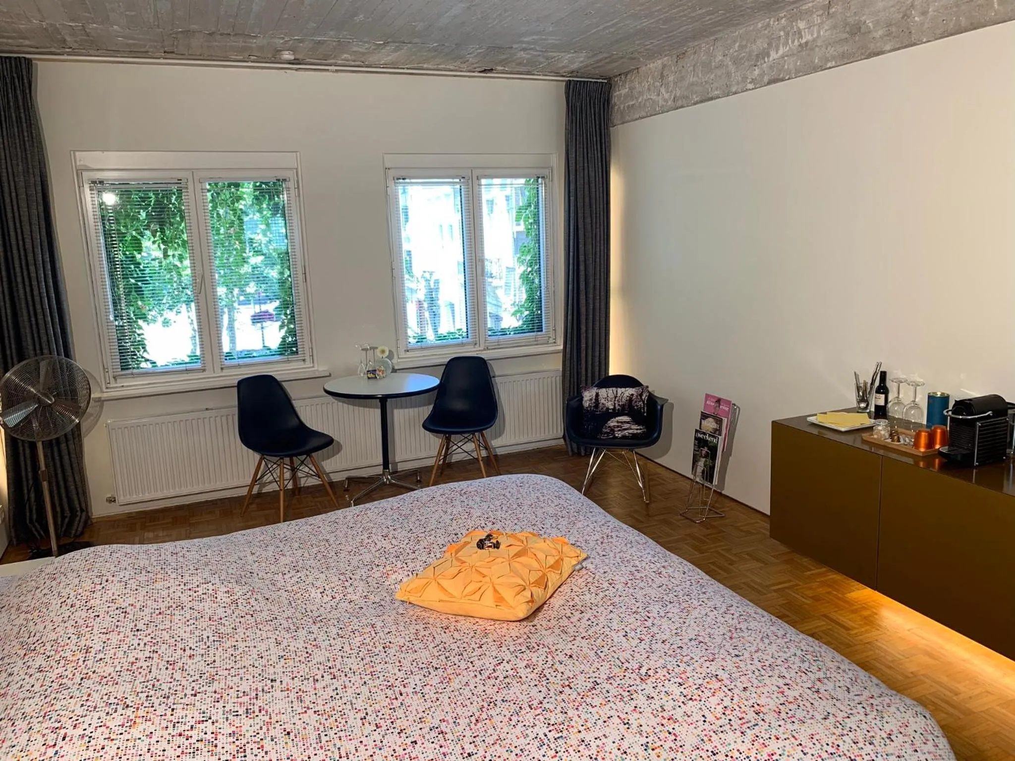 Photo of the whole room, Bed in B&B Yellow Submarine