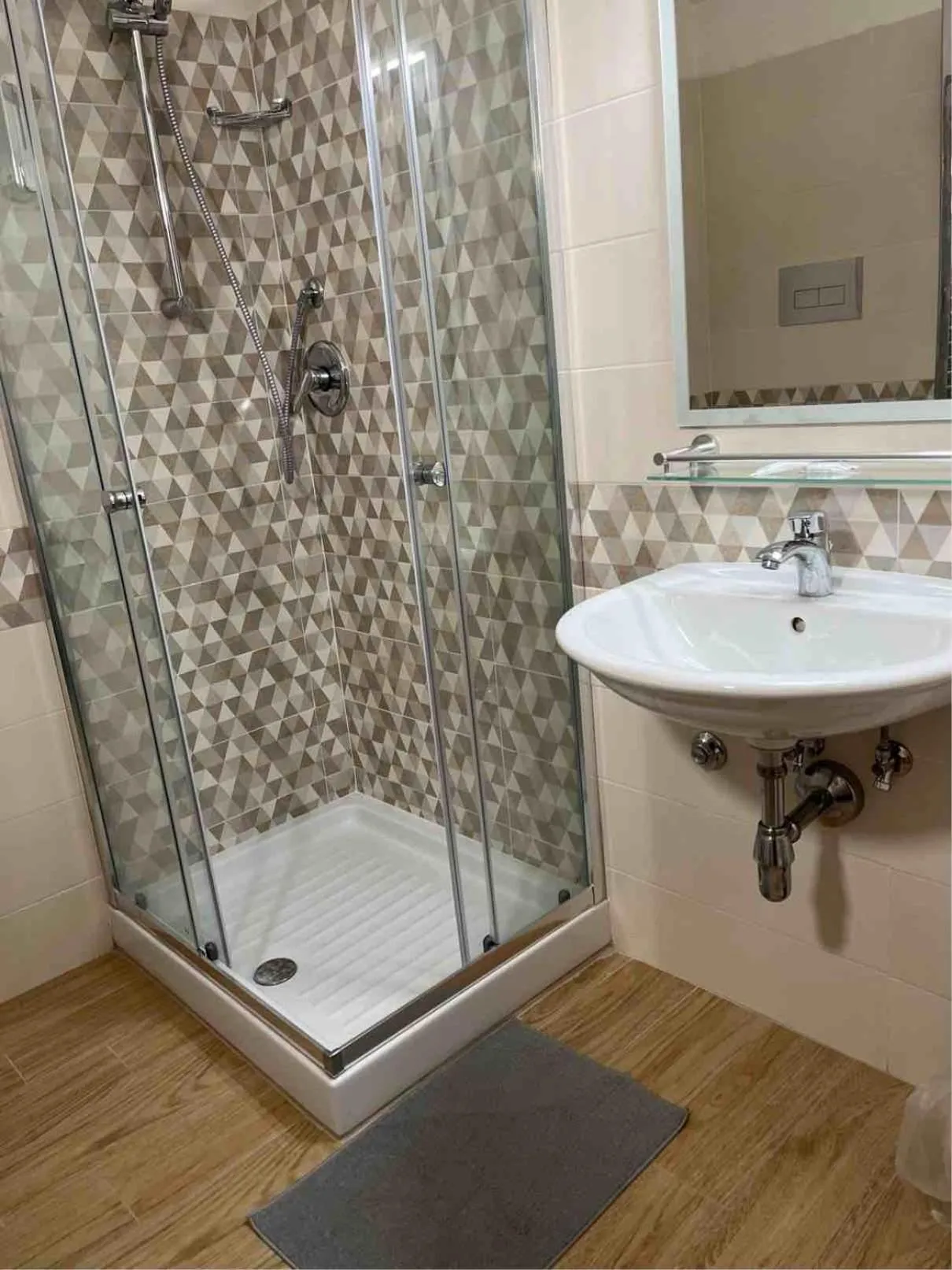 Bathroom in Pisani Hotel