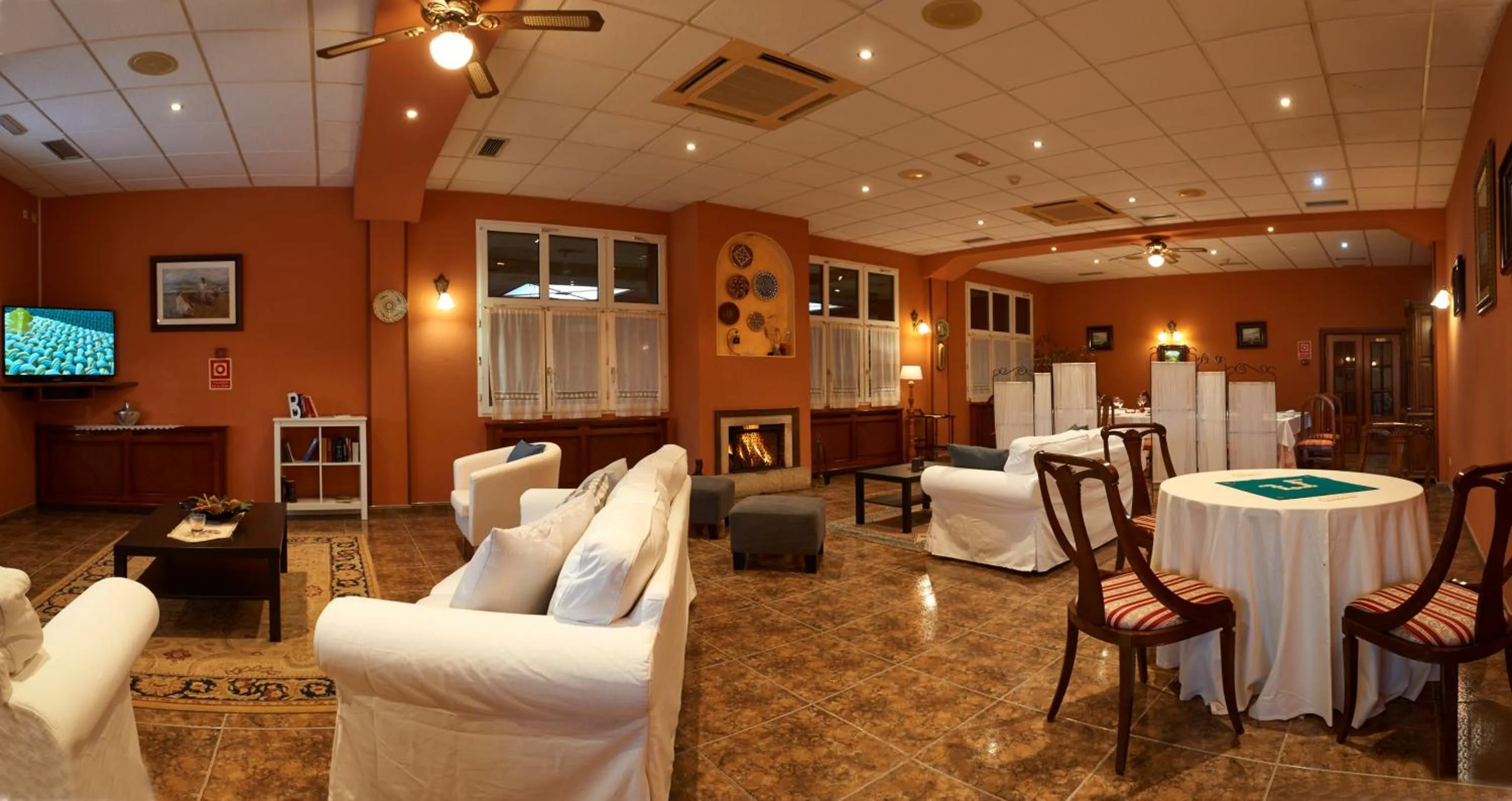 Communal lounge/ TV room in Hotel y Casona El Carmen