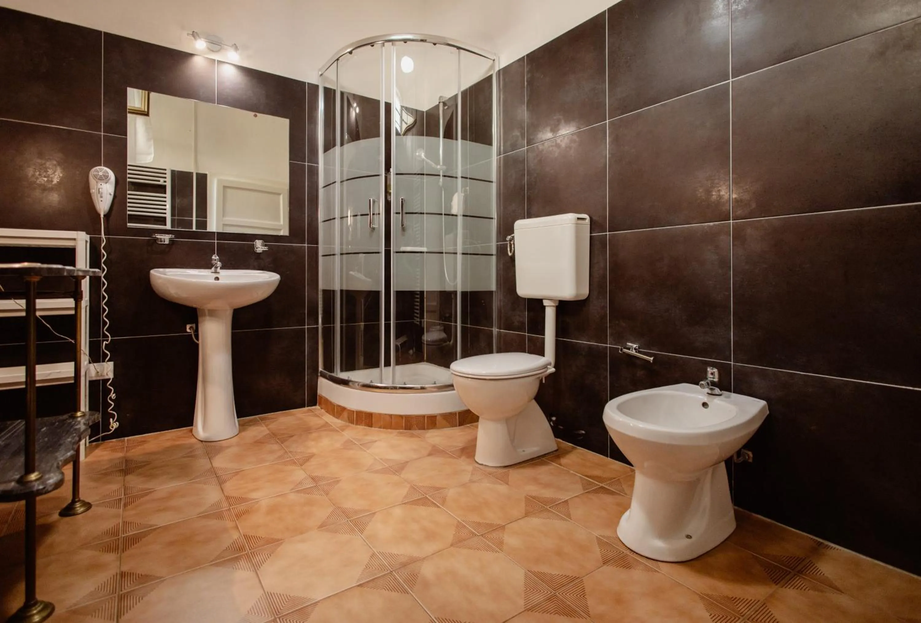 Shower in B&B Toscana