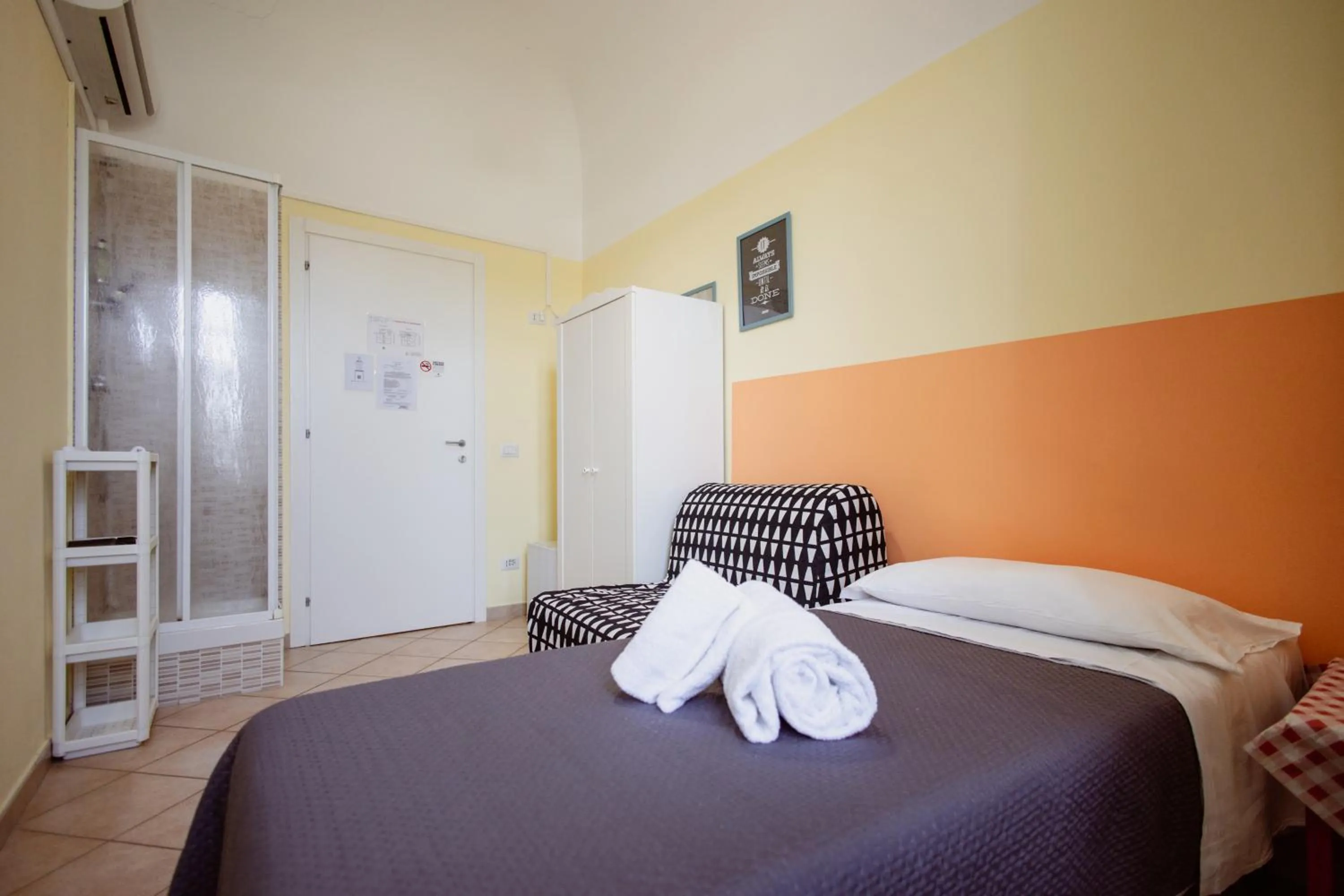 Shower, Bed in B&B Toscana