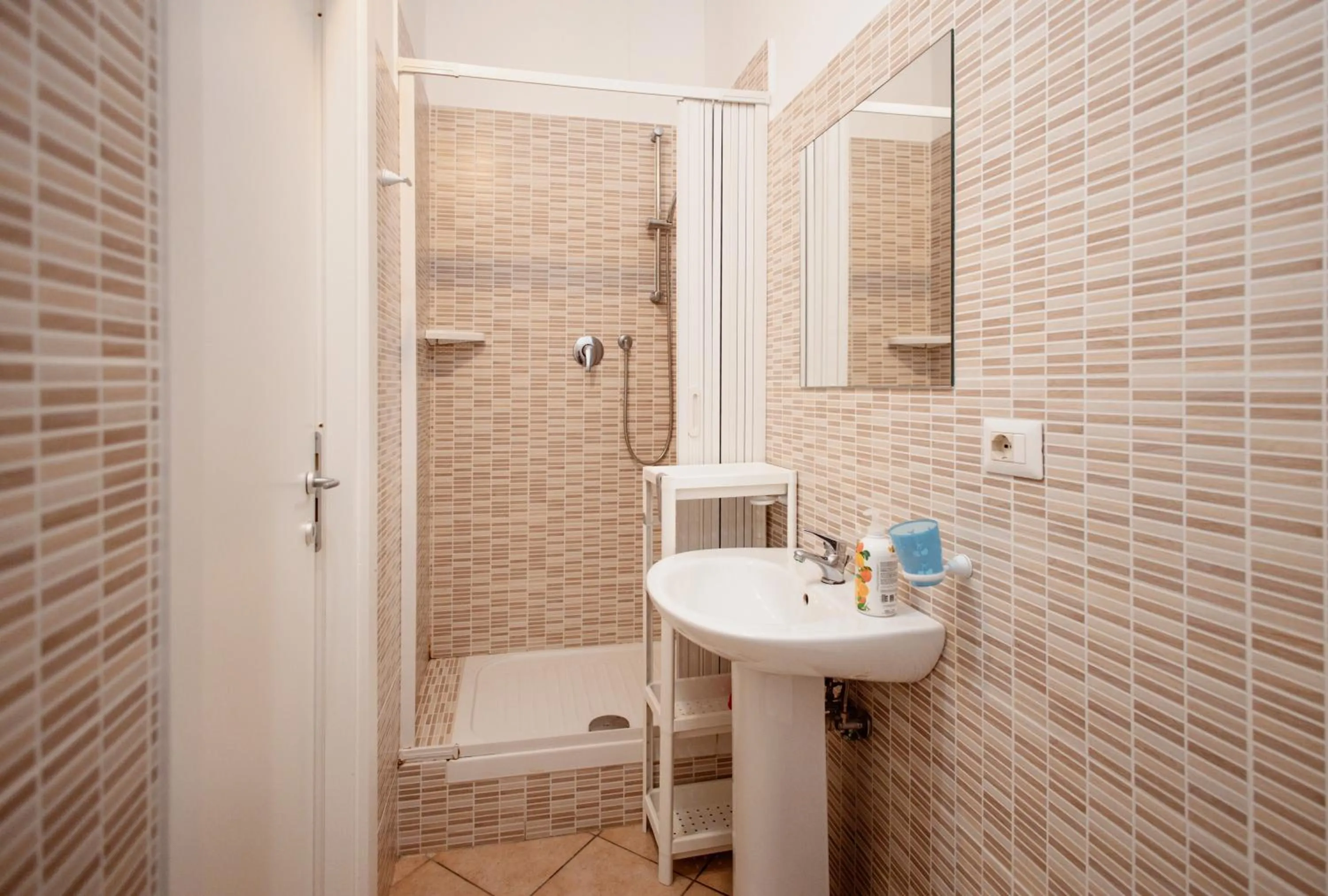 Shower in B&B Toscana