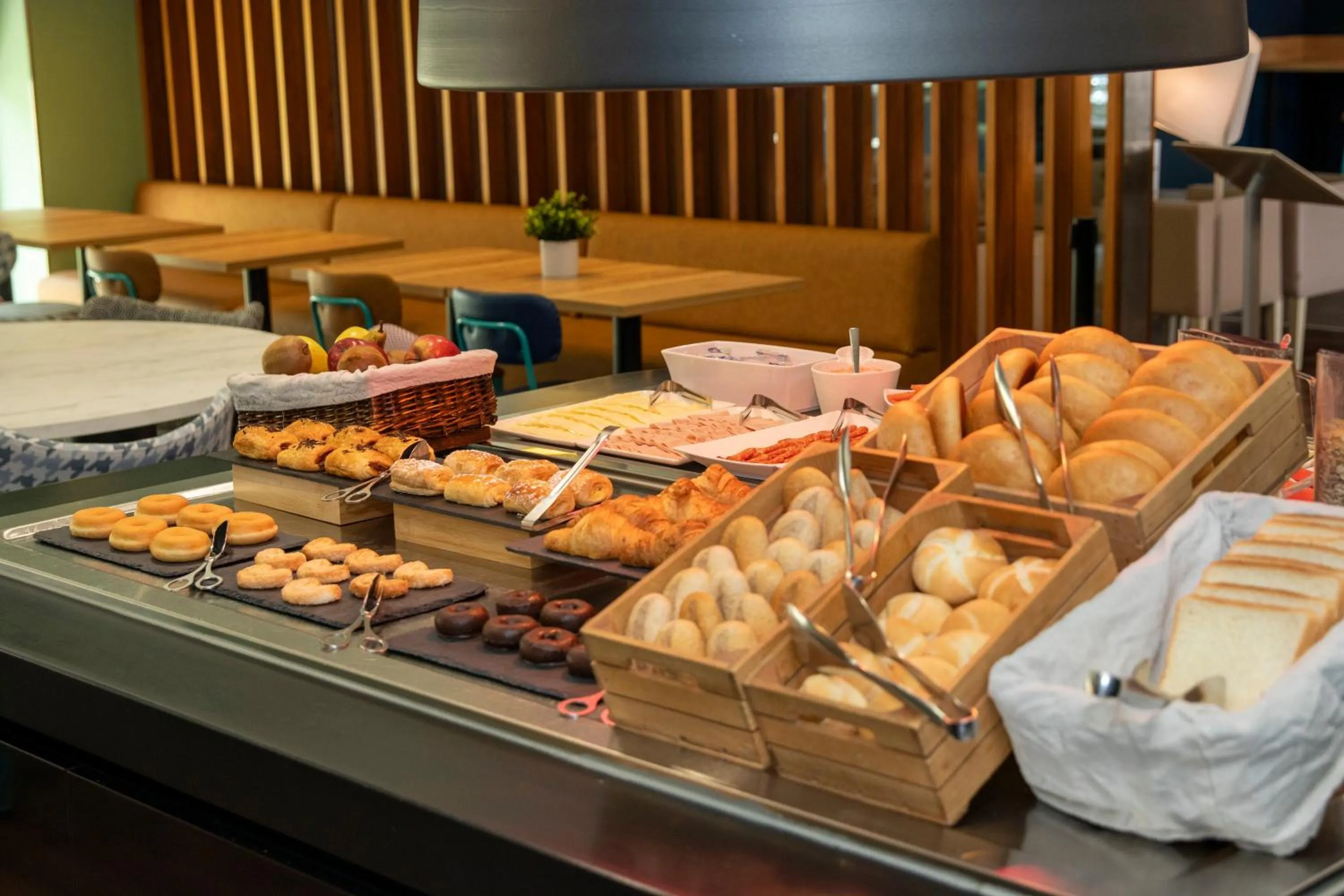 Buffet breakfast in Travelodge Málaga Airport
