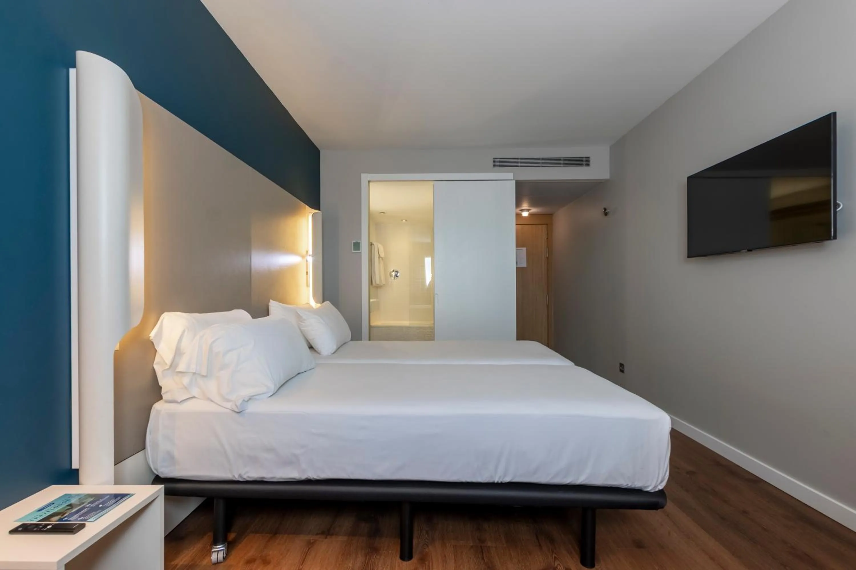 Bed in Travelodge Málaga Airport