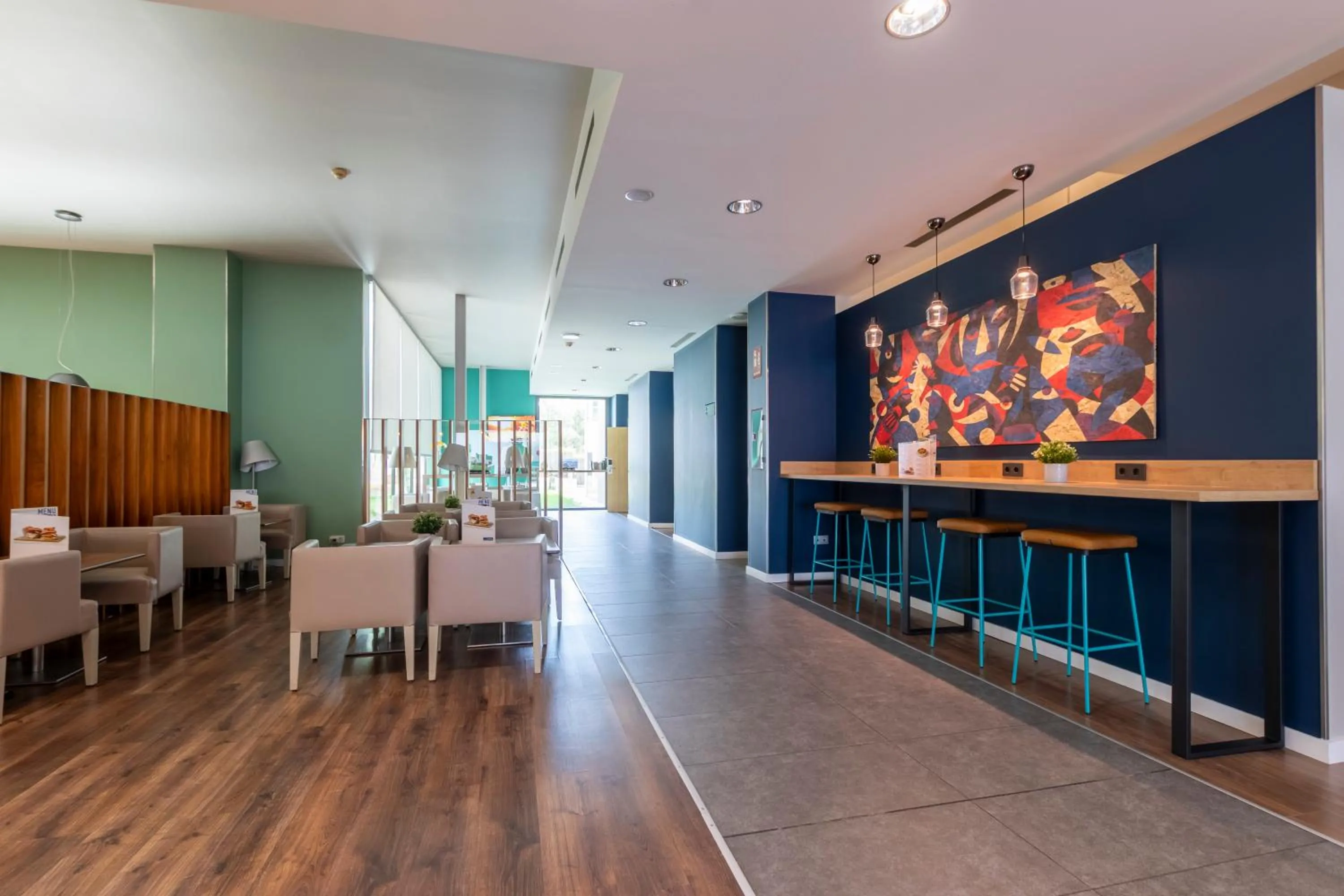 Restaurant/places to eat in Travelodge Málaga Airport