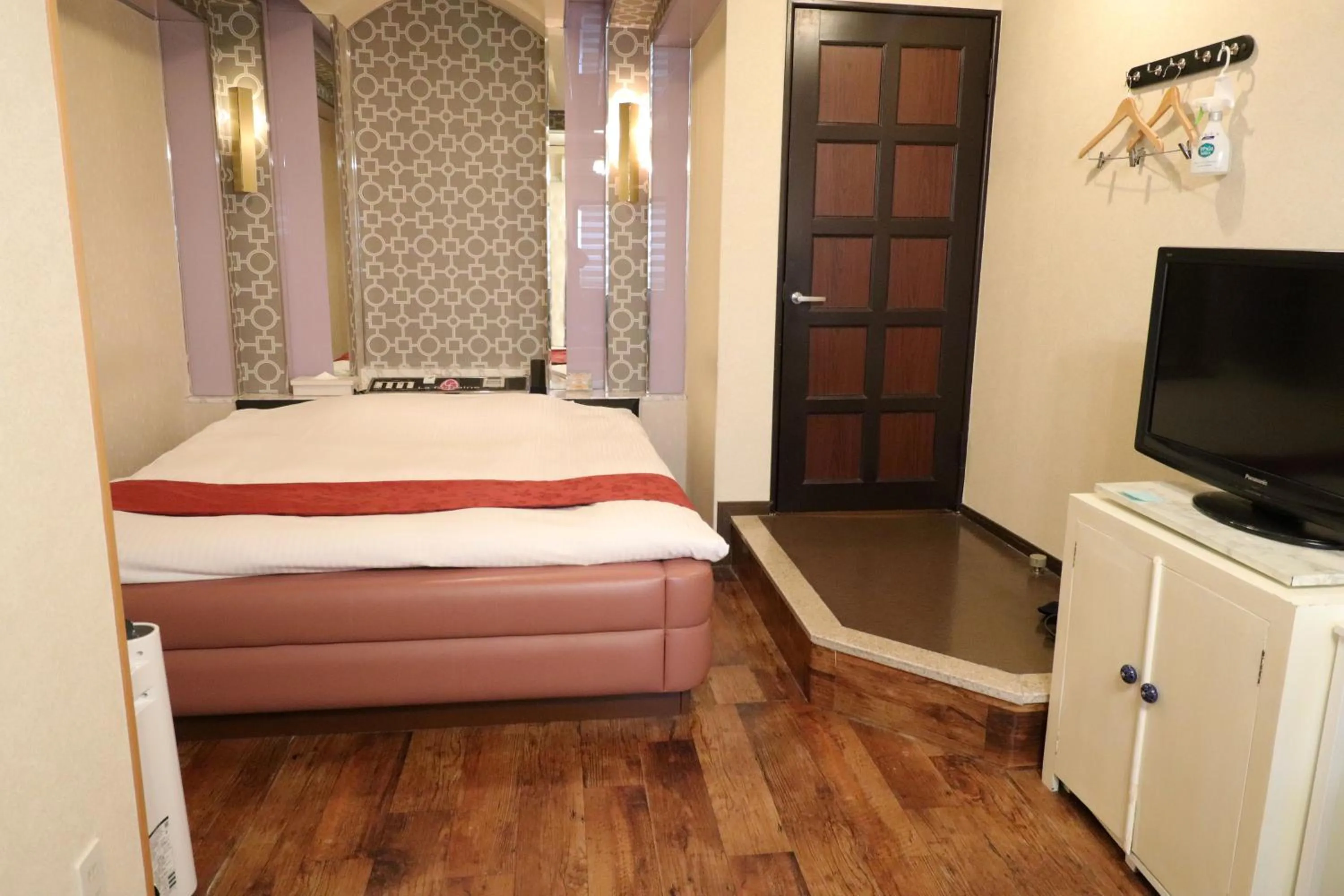 Photo of the whole room, Bed in Spa & HOTEL La fontaine