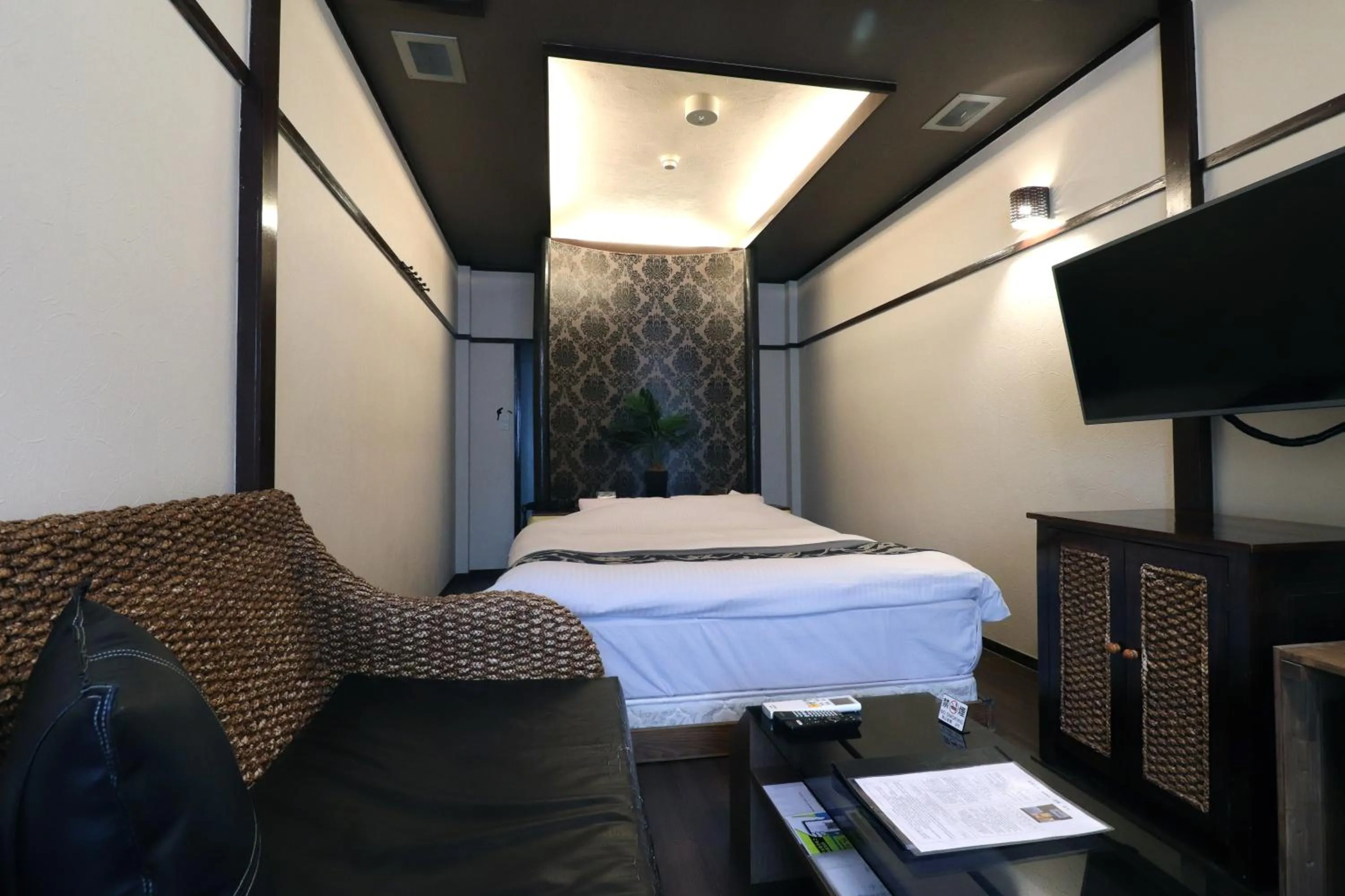 Photo of the whole room, Bed in Spa & HOTEL La fontaine