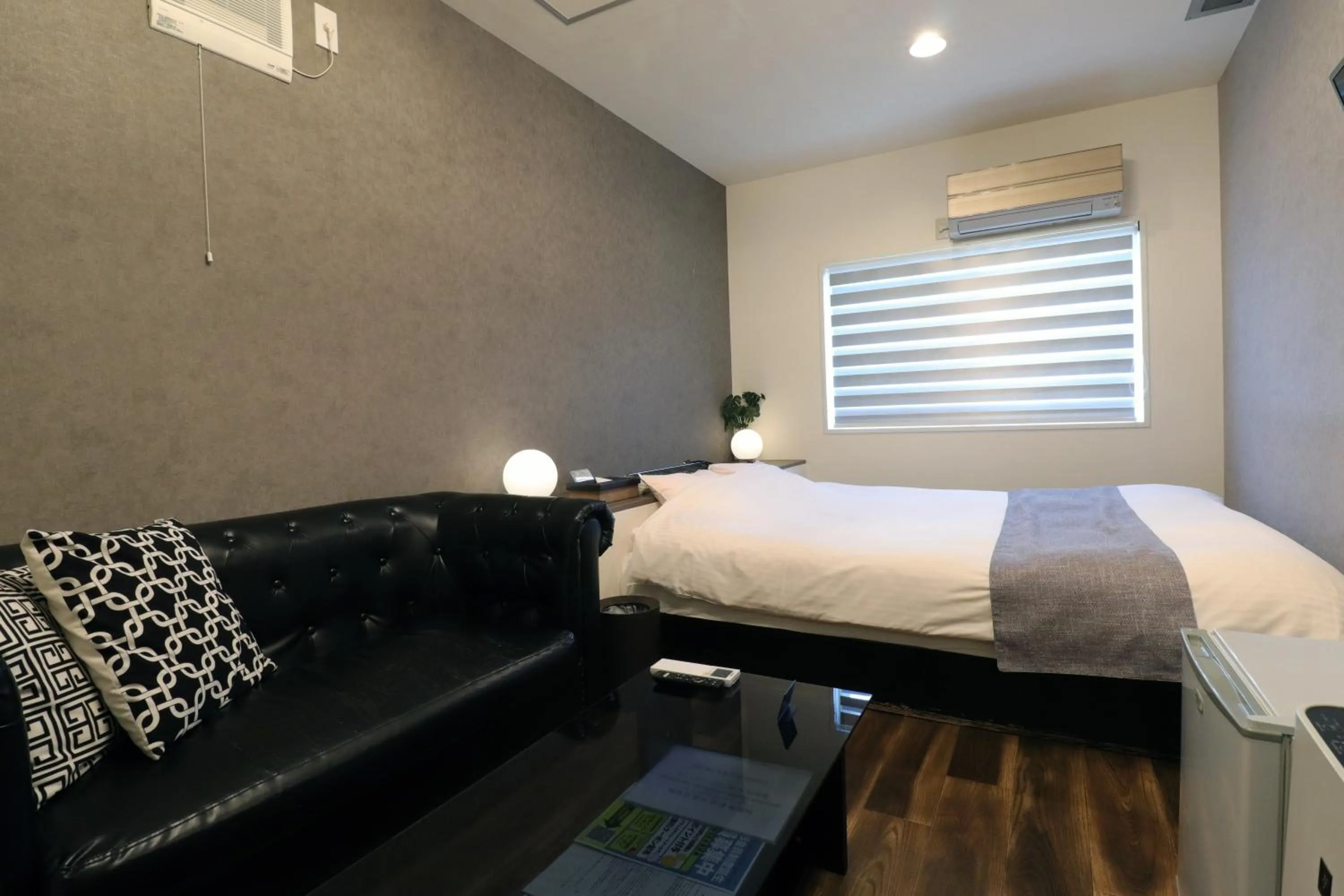 Photo of the whole room, Bed in Spa & HOTEL La fontaine