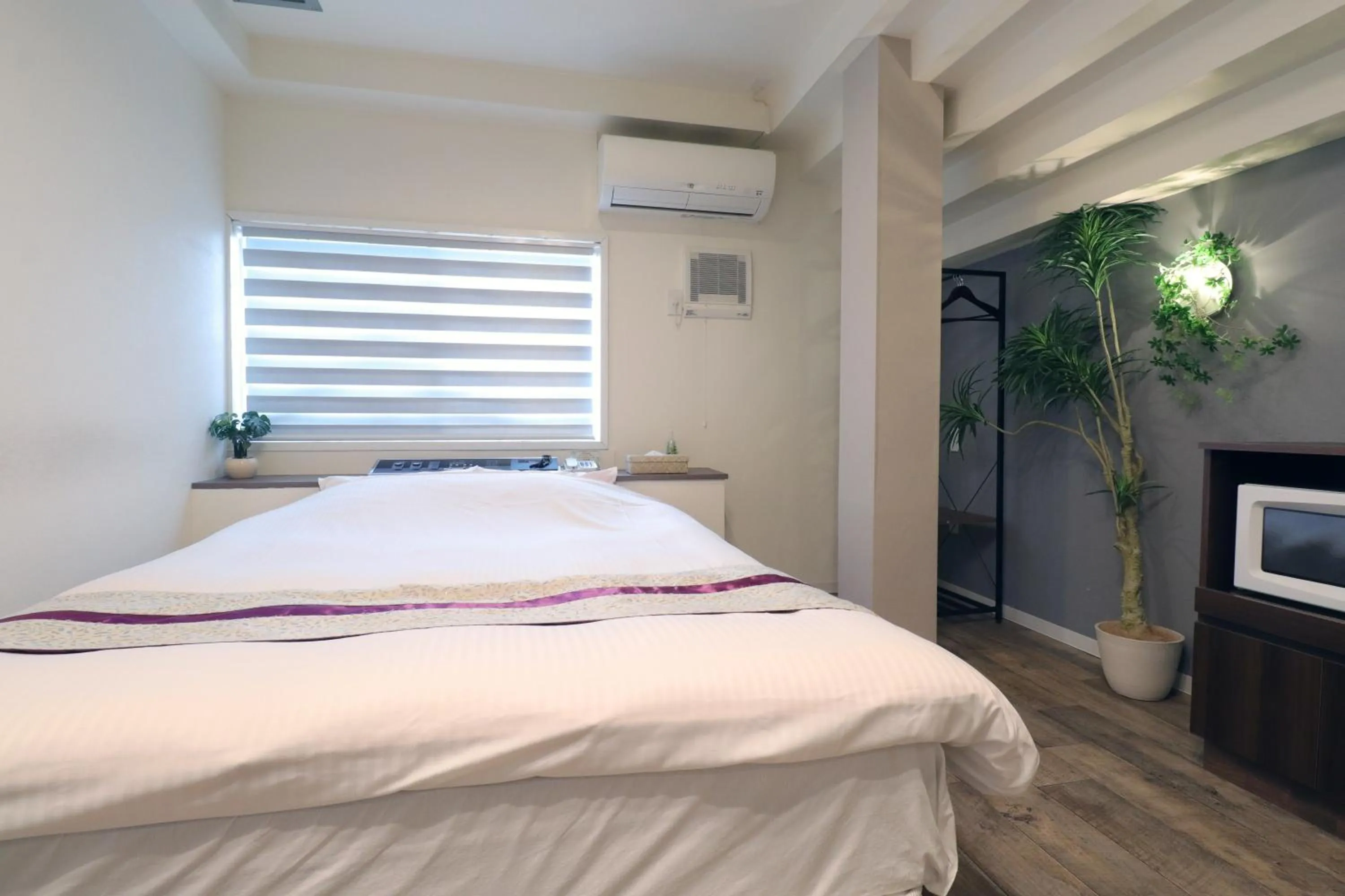 Photo of the whole room, Bed in Spa & HOTEL La fontaine