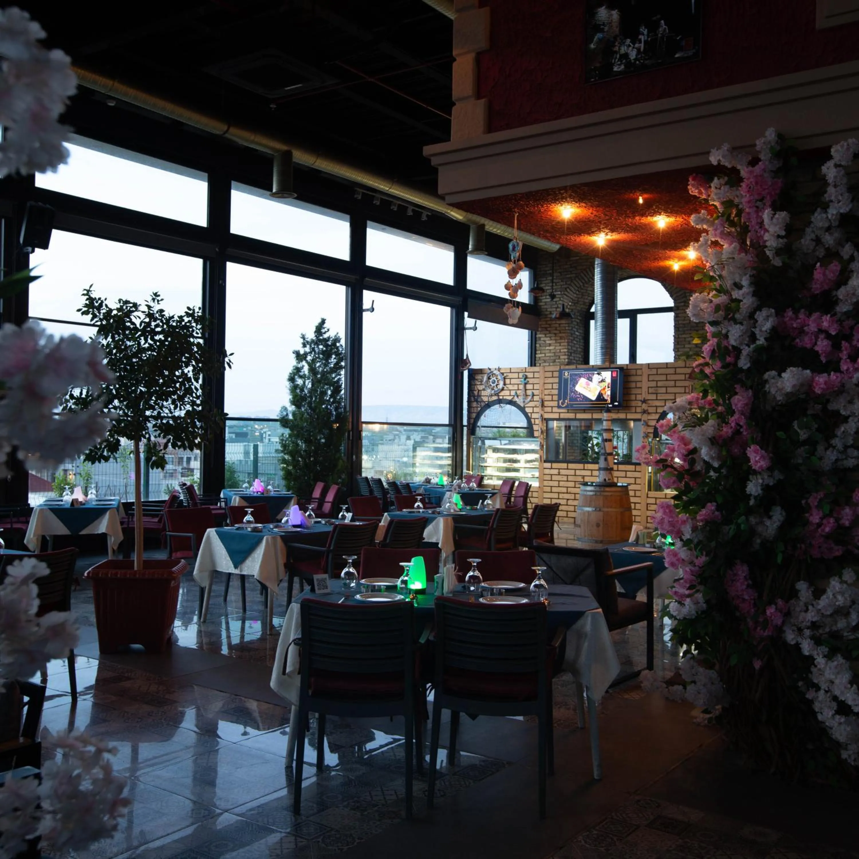 Restaurant/places to eat in Hyksos Hotel