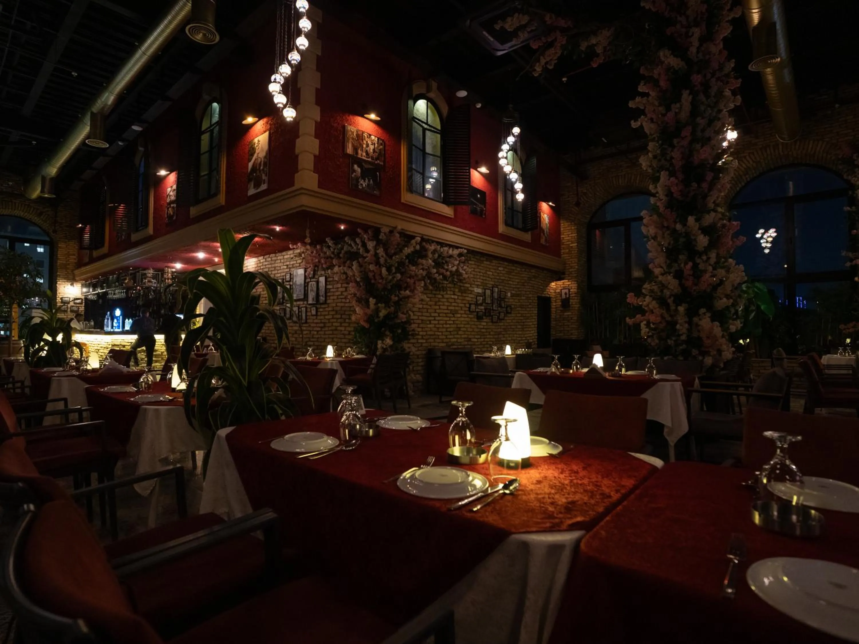 Restaurant/places to eat in Hyksos Hotel