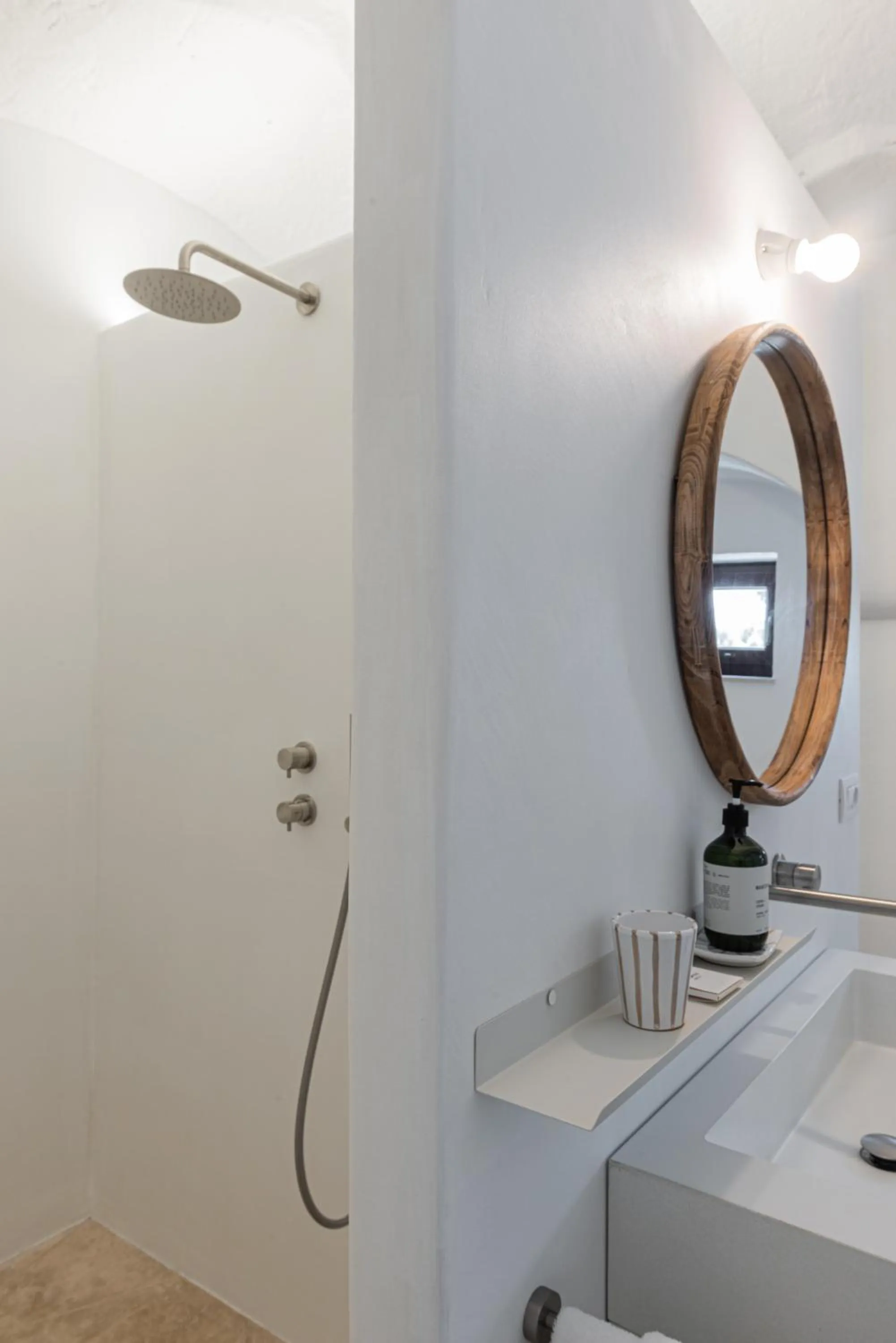 Shower in Masseria Borgo San Marco