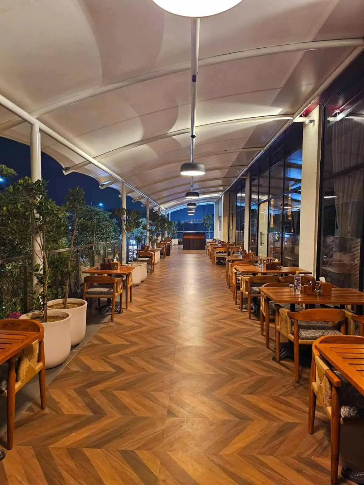 Restaurant/places to eat in Comfort Hotel Vista