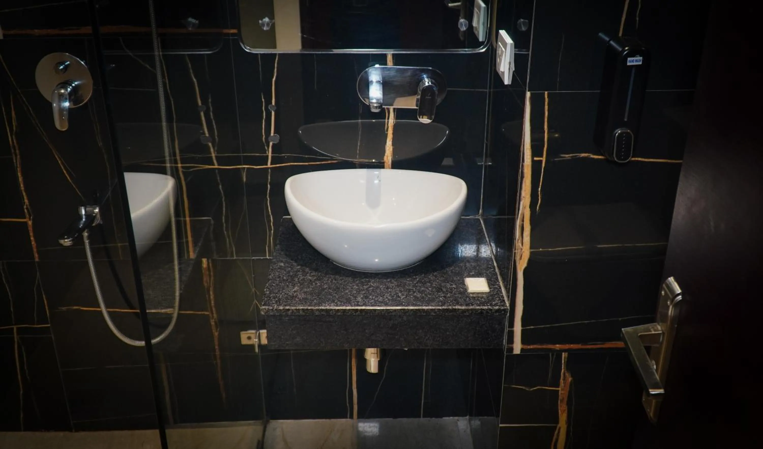 Bathroom in Comfort Hotel Vista