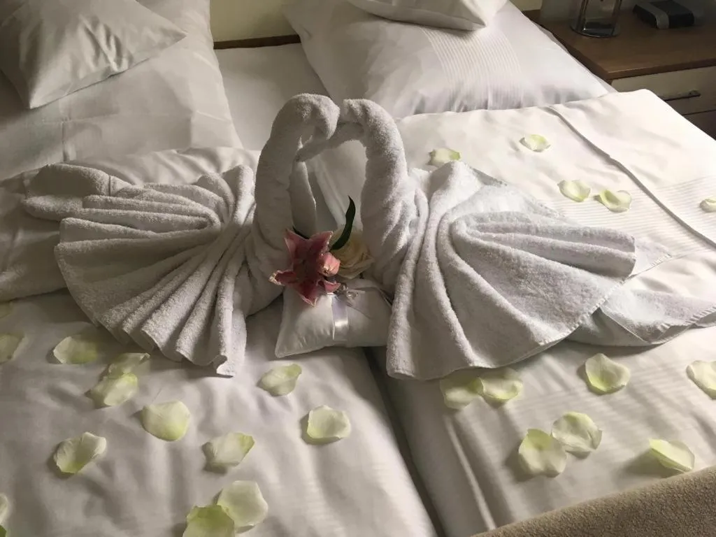 Photo of the whole room, Bed in Hotel am Hof