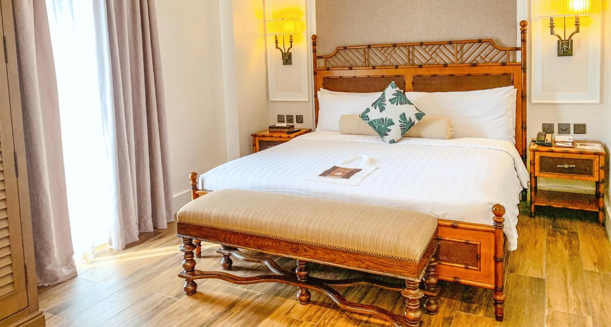 Bed in Feliz Hotel Boracay