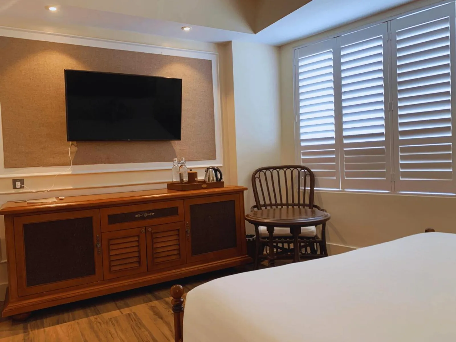 Bed in Feliz Hotel Boracay