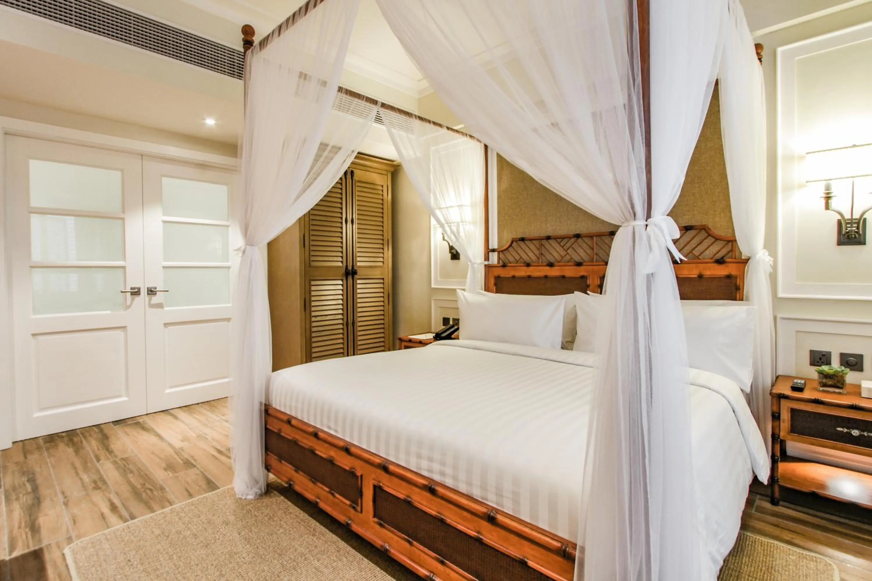 Bed in Feliz Hotel Boracay