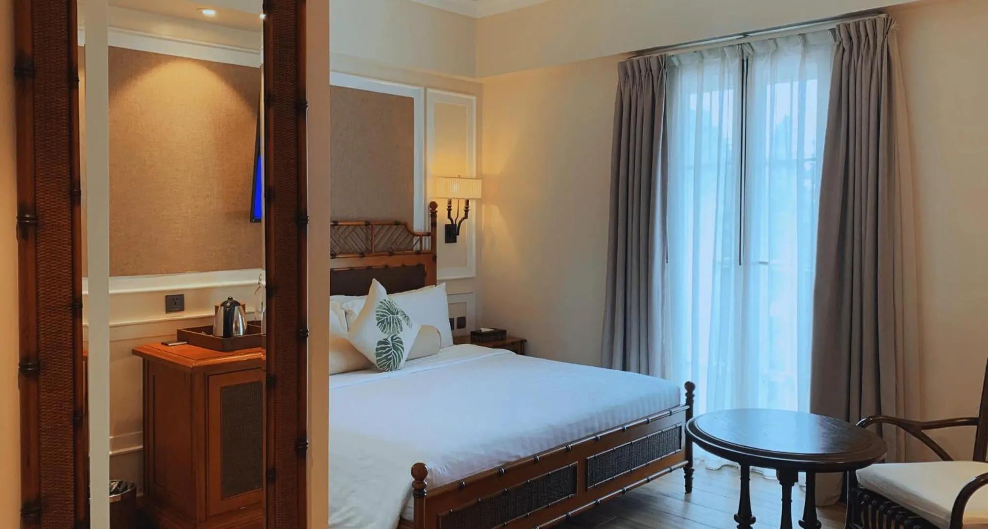 Bed in Feliz Hotel Boracay