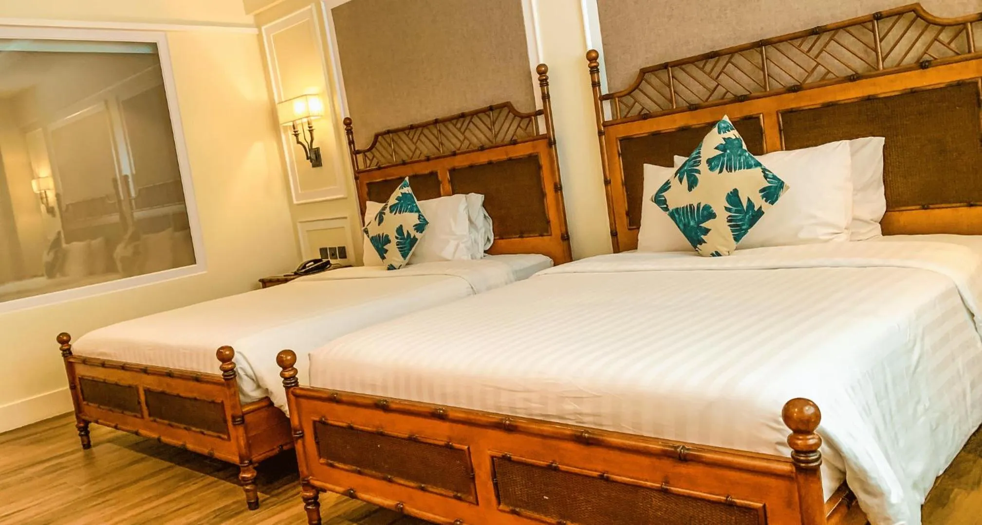 Bed in Feliz Hotel Boracay