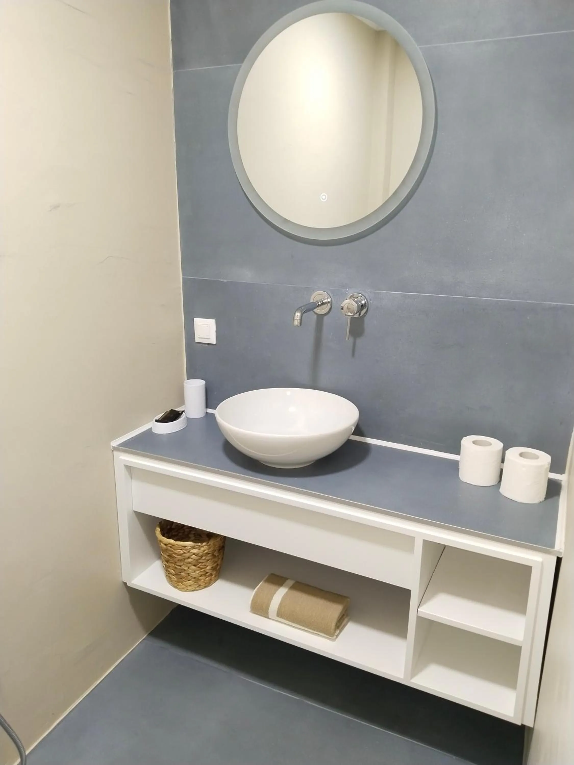 Toilet in Mandy Suites