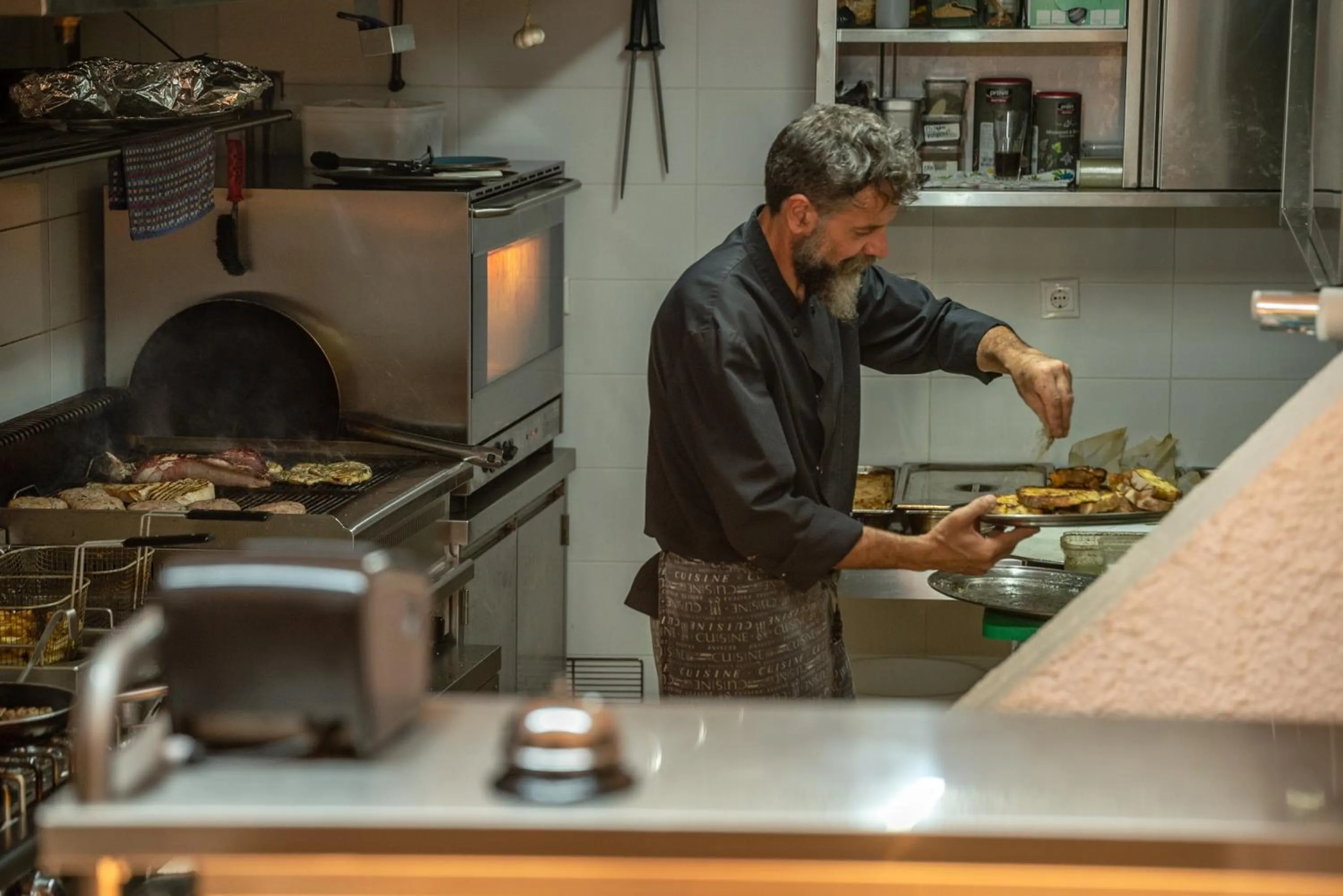 Restaurant/places to eat in Mandy Suites