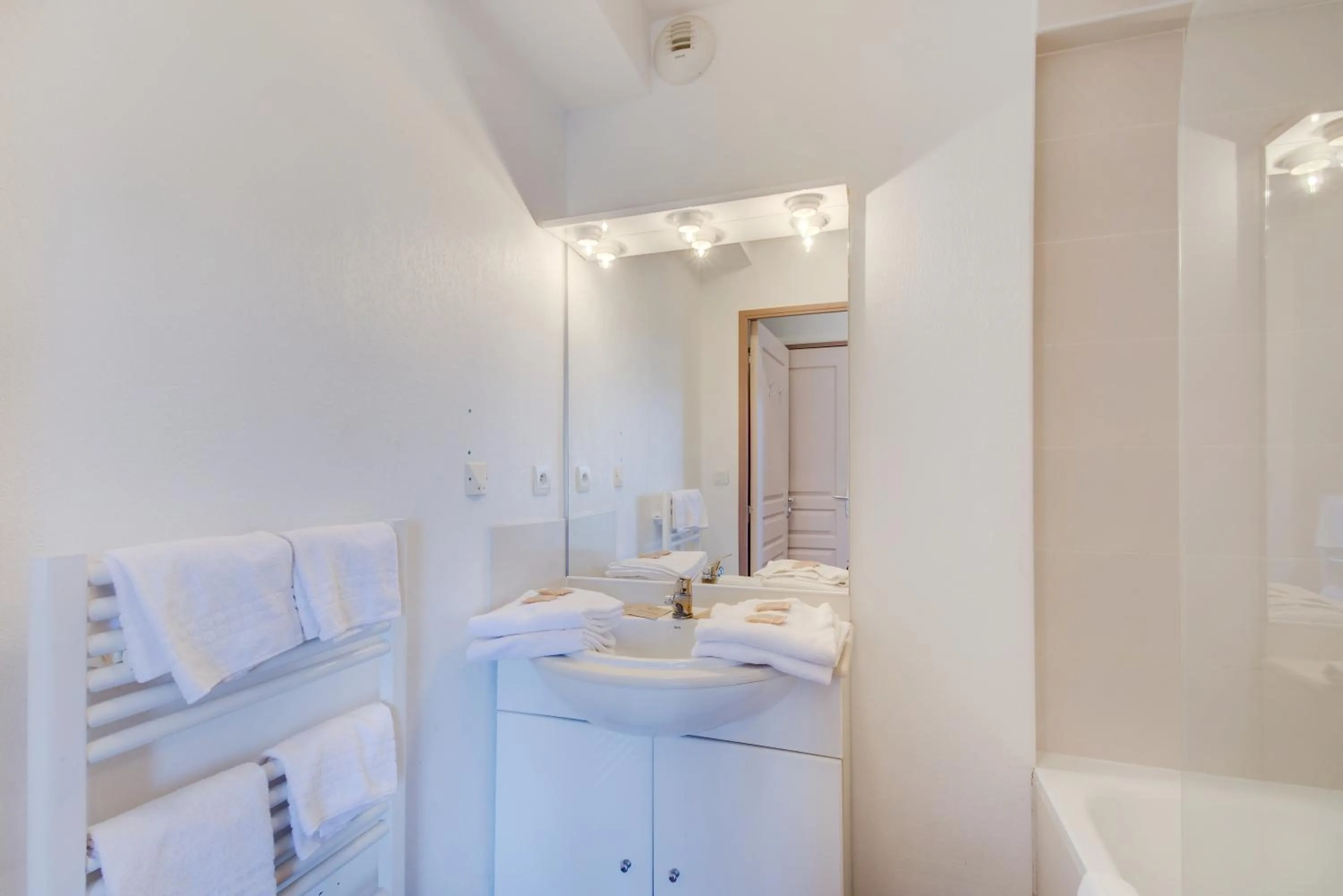 Shower in Vacancéole - Le Domaine d'Enserune