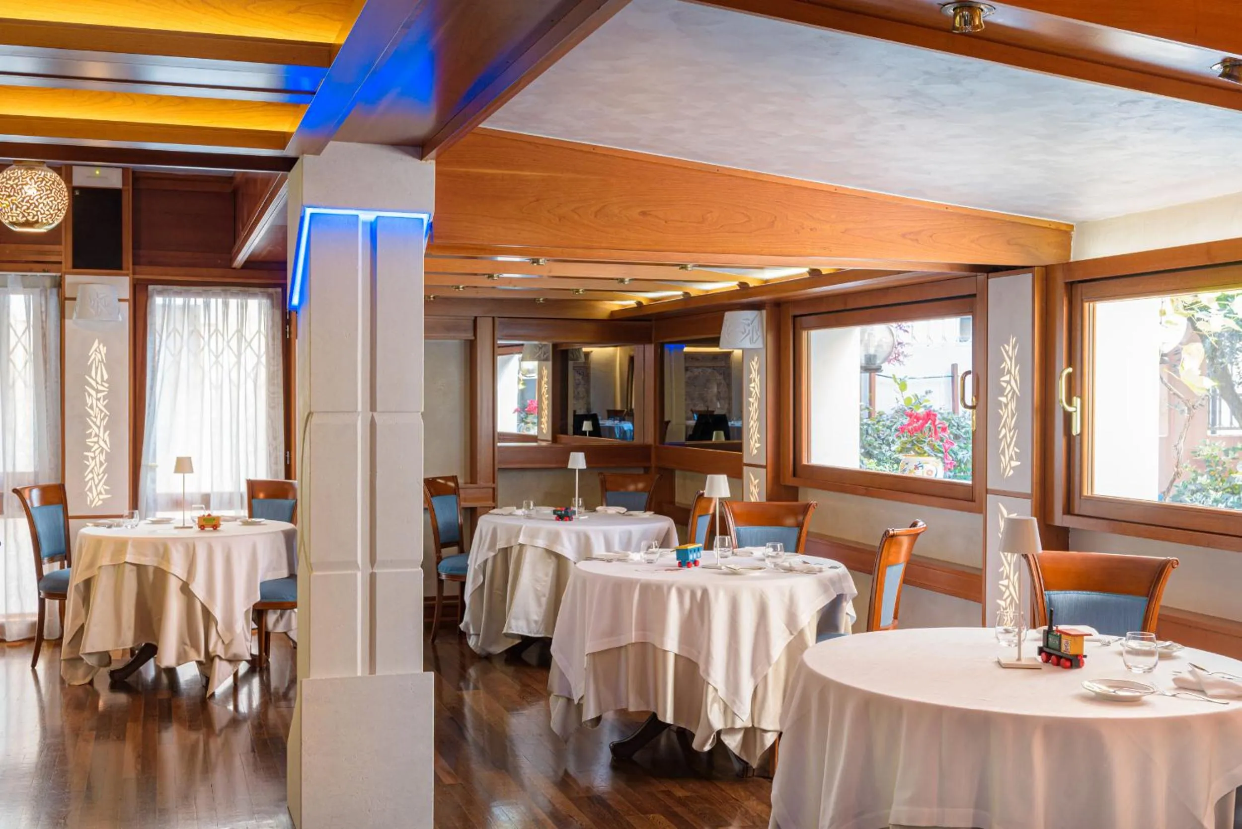 Restaurant/places to eat in Hotel Aldo Moro