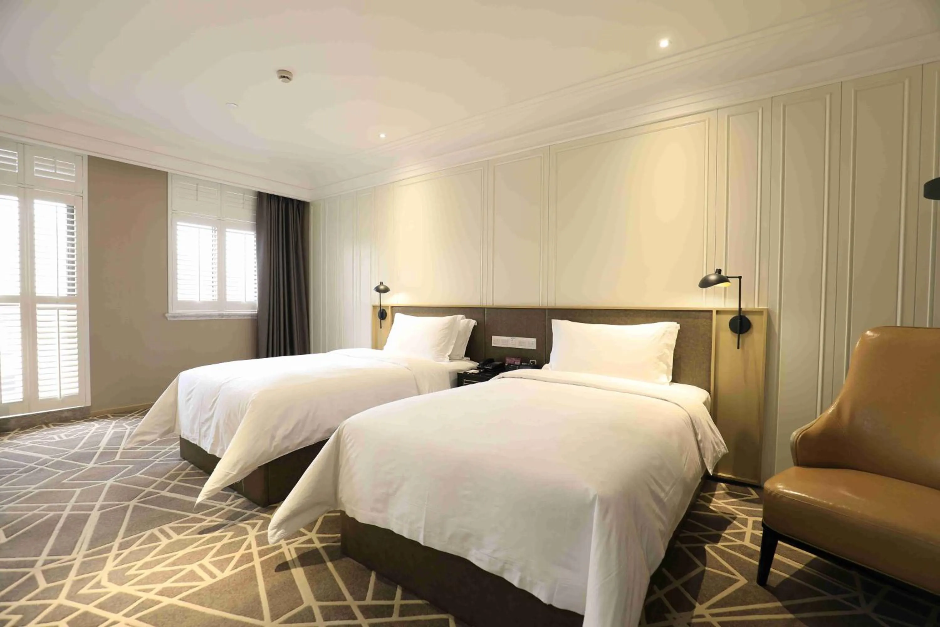 Bed in Jinjiang Metropolo Hotel Classic Nanjing Road (East) Shanghai