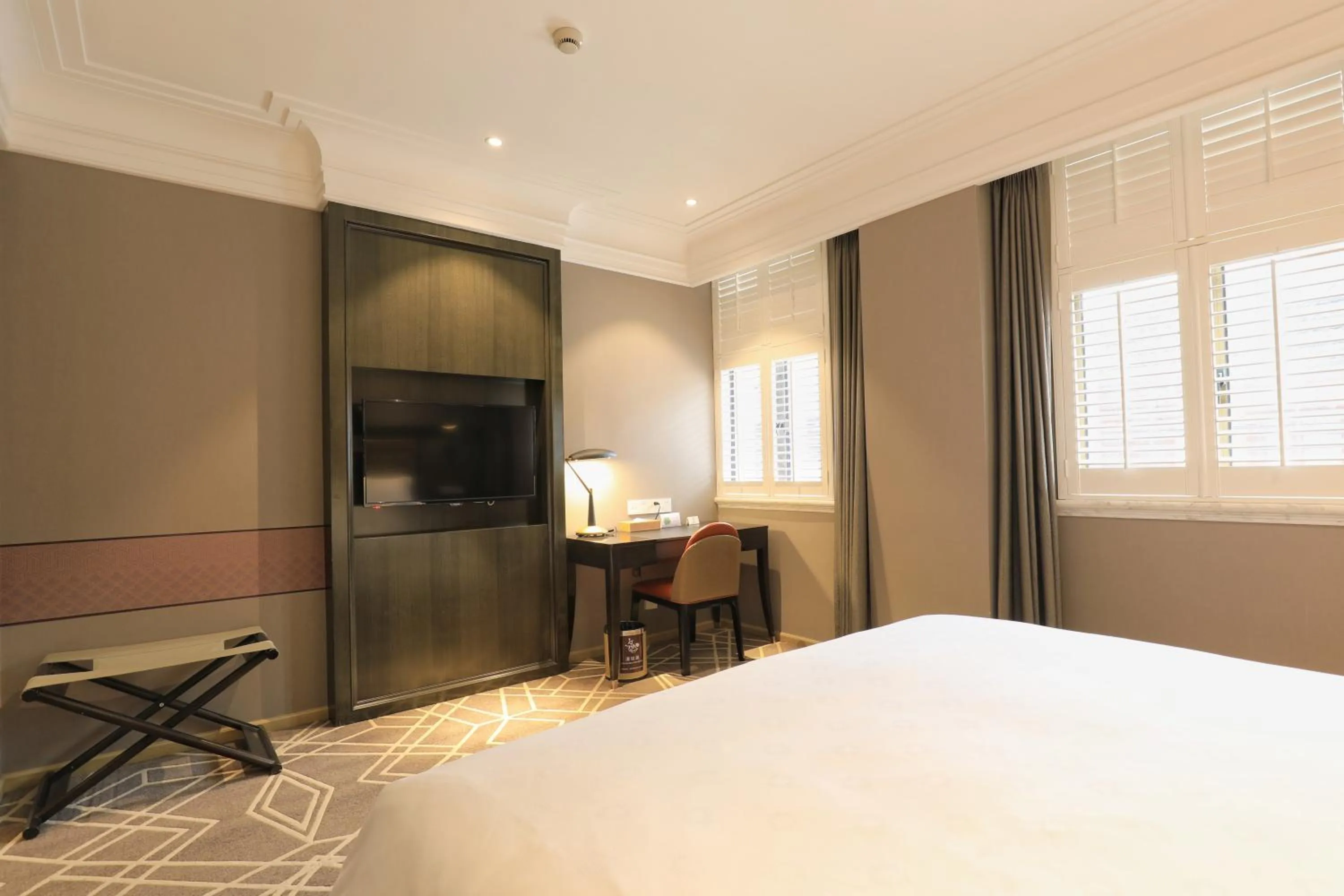 Bed in Jinjiang Metropolo Hotel Classic Nanjing Road (East) Shanghai