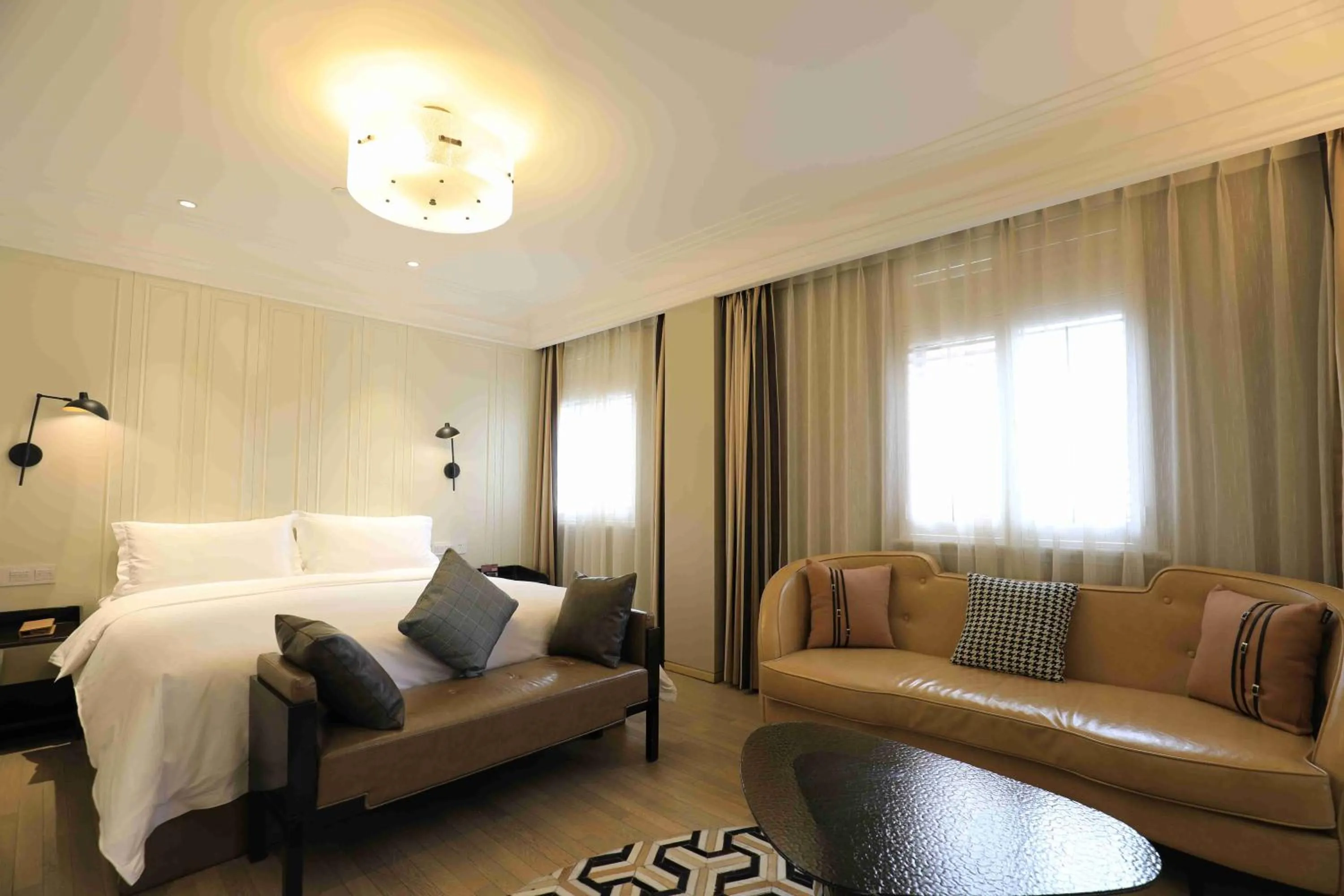 Bed in Jinjiang Metropolo Hotel Classic Nanjing Road (East) Shanghai