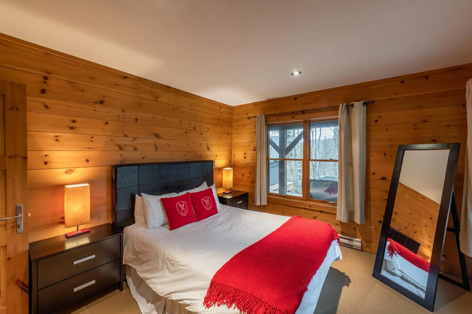 Bedroom, Bed in Tremblant Mountain Chalets