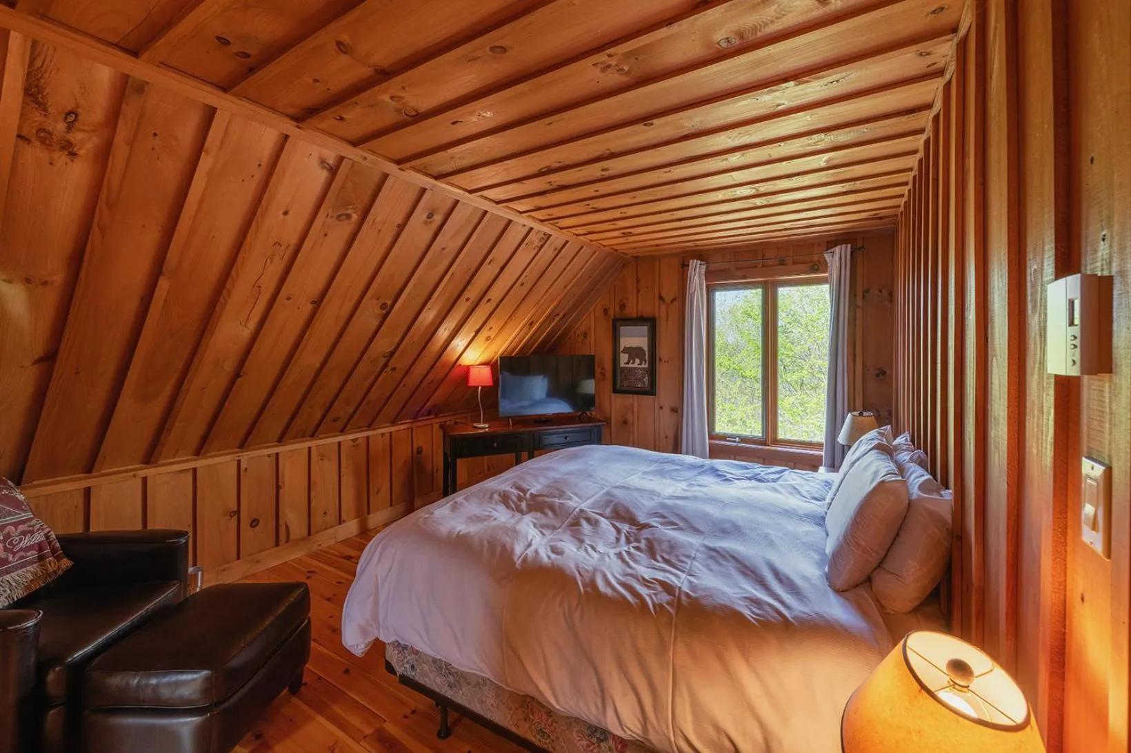 Bedroom, Bed in Tremblant Mountain Chalets
