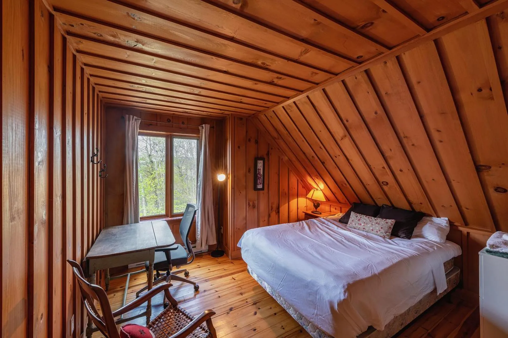 Bedroom, Bed in Tremblant Mountain Chalets