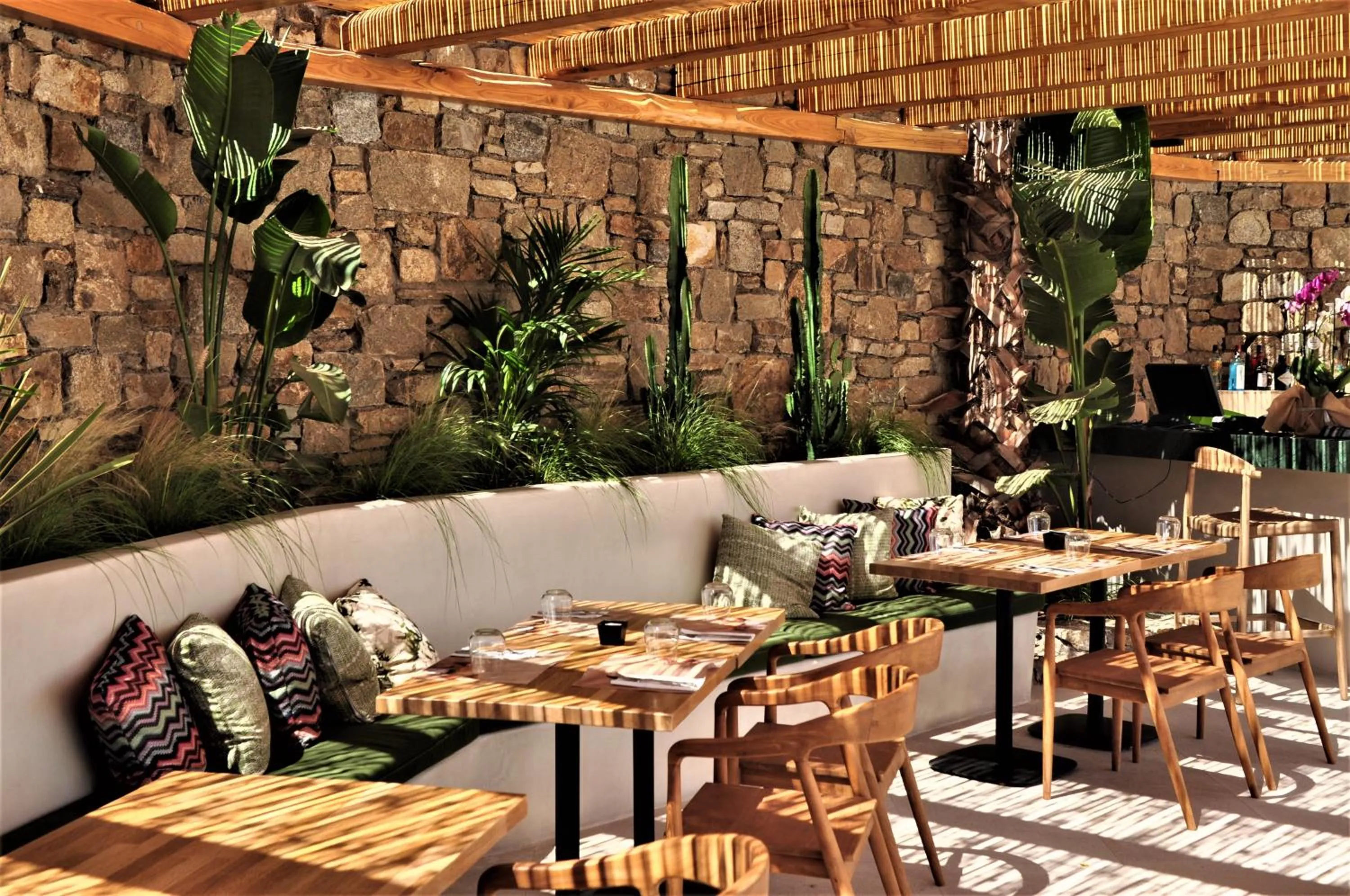 Restaurant/places to eat in Ftelia Bay Boutique Hotel