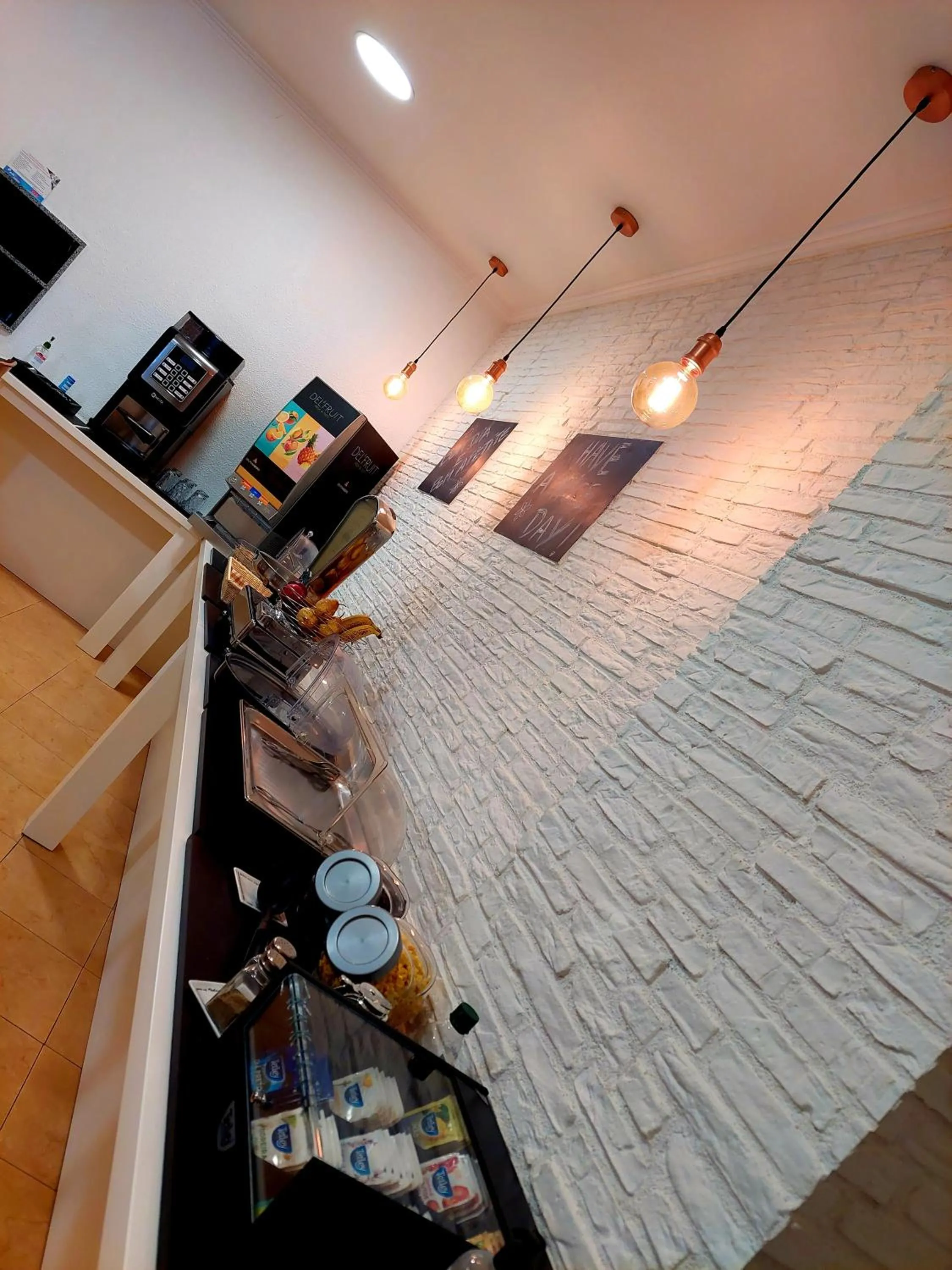 Dining area, Bed in Hotel Amadora Palace