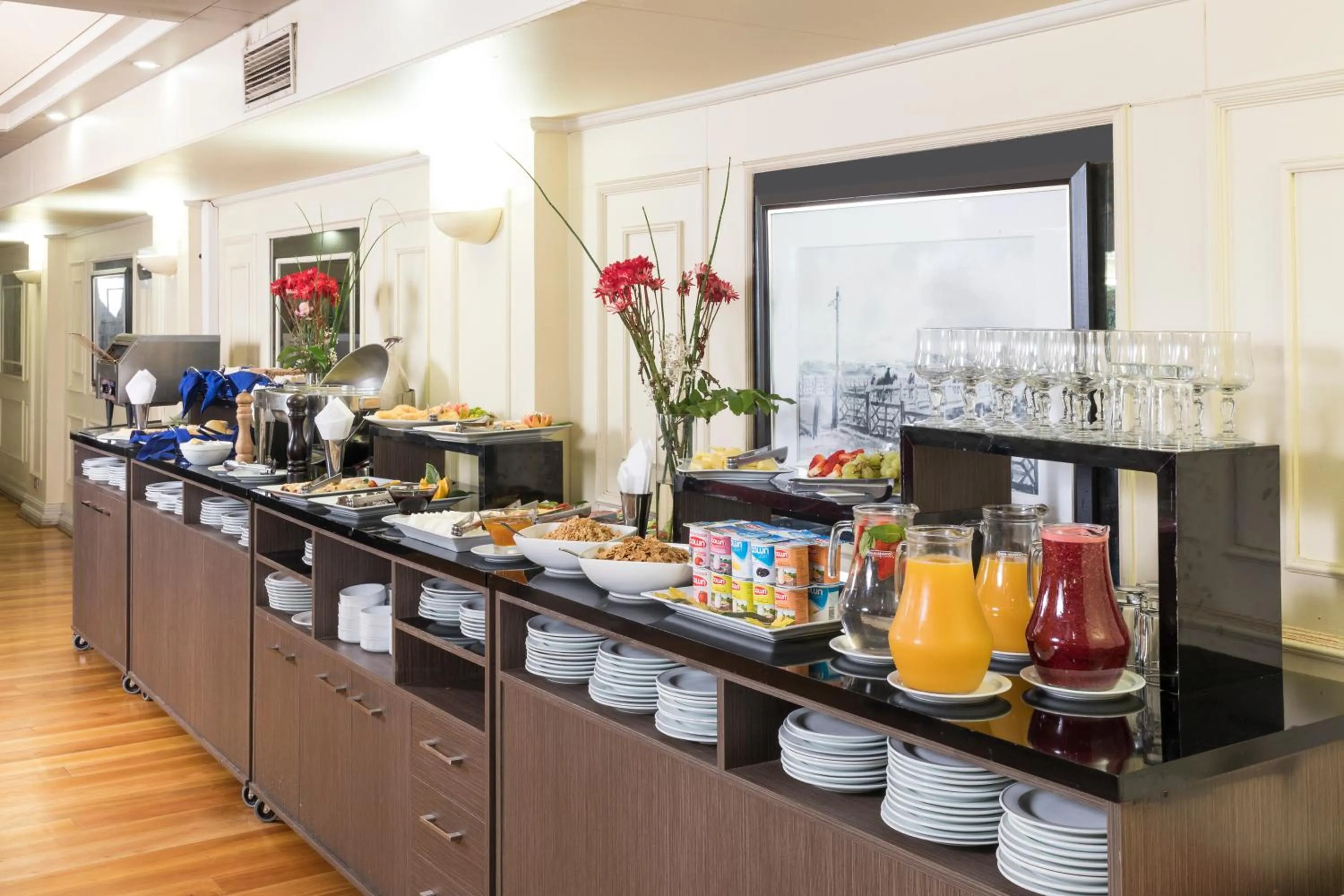 Buffet breakfast in Hotel Frontera Clásico