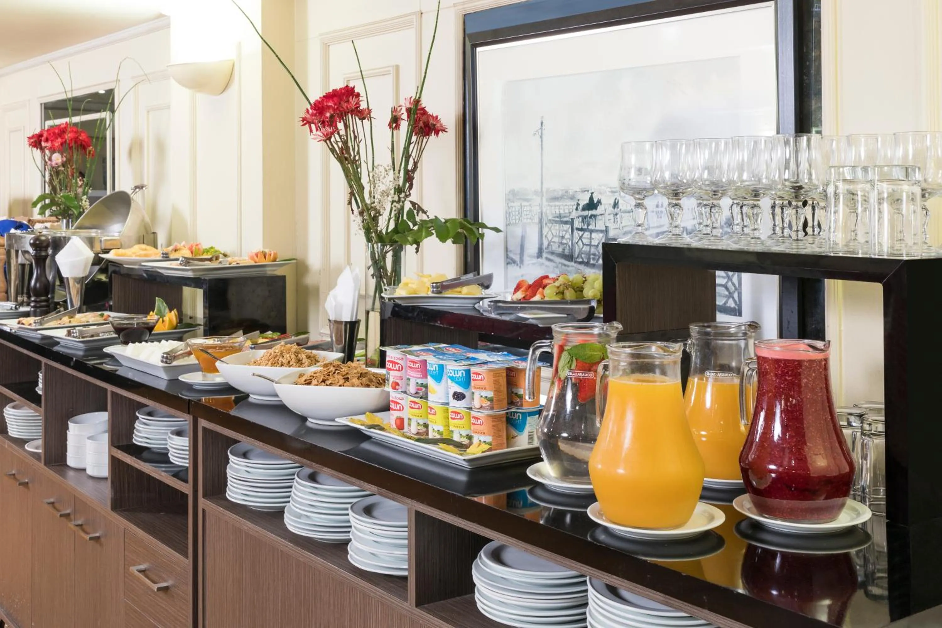 Buffet breakfast in Hotel Frontera Clásico