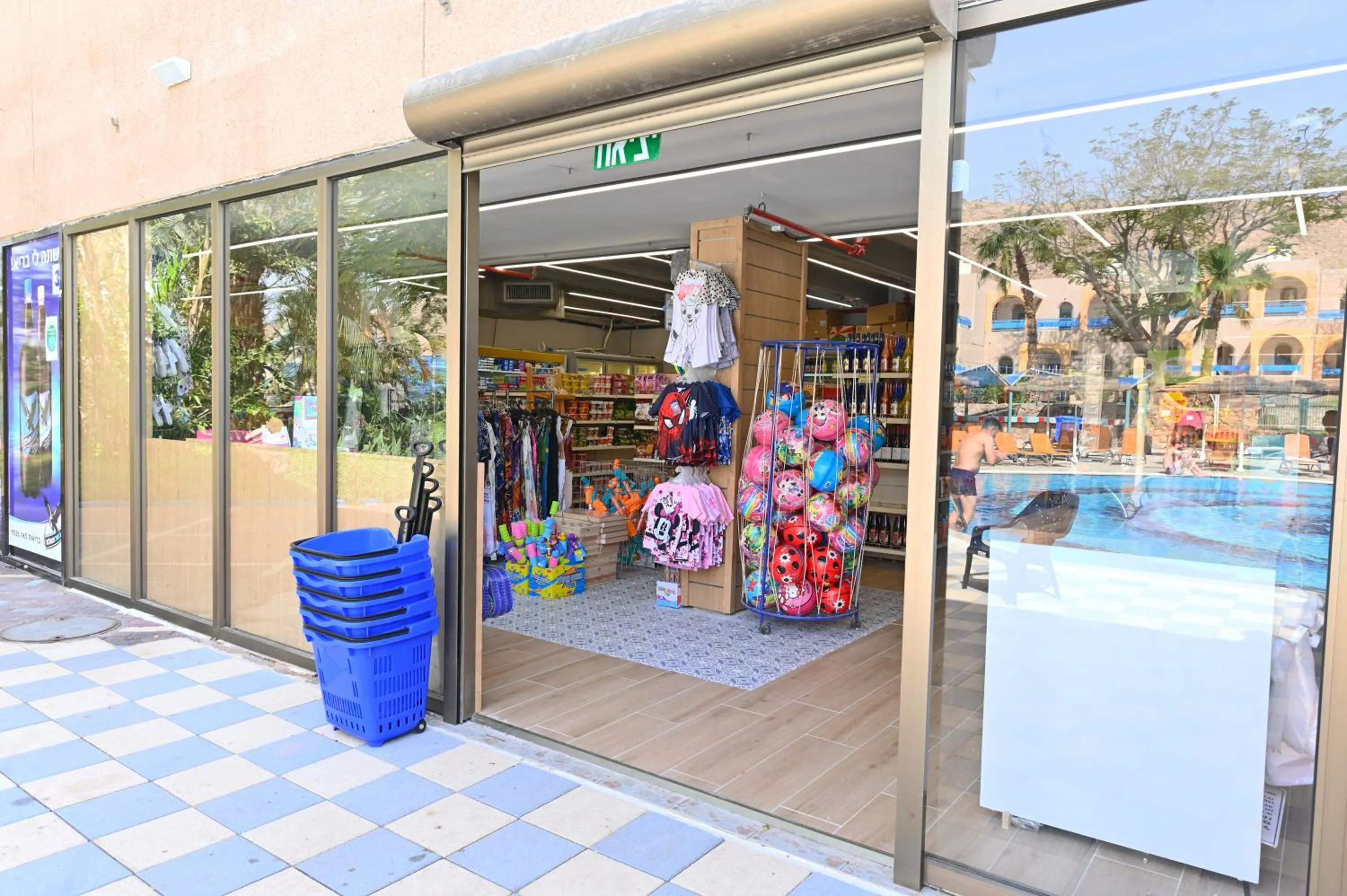 On-site shops in Club In Eilat - Coral Beach Villa Resort