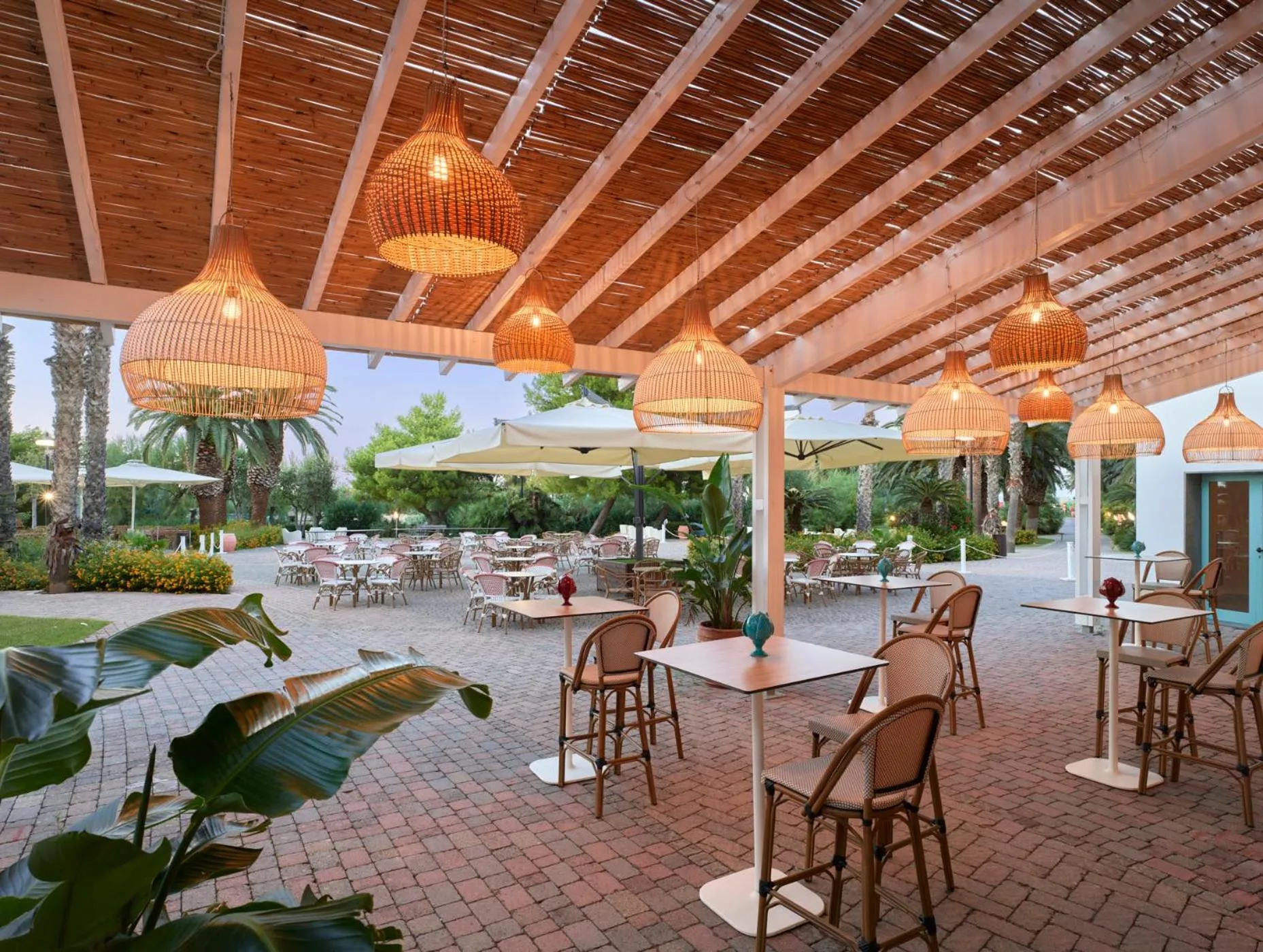 Restaurant/places to eat in GranSerena Hotel