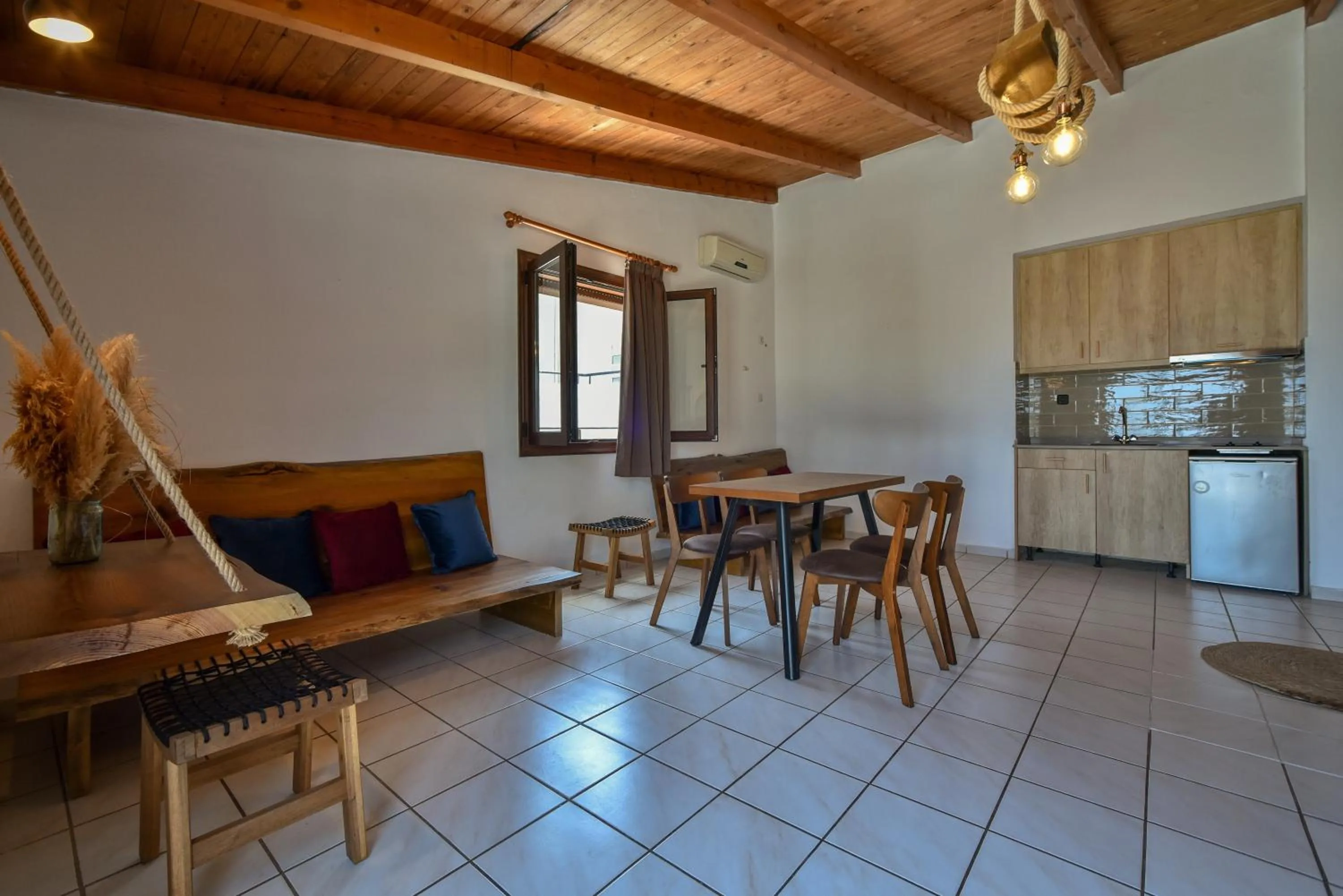 Kitchen or kitchenette in Iraklis Apartments