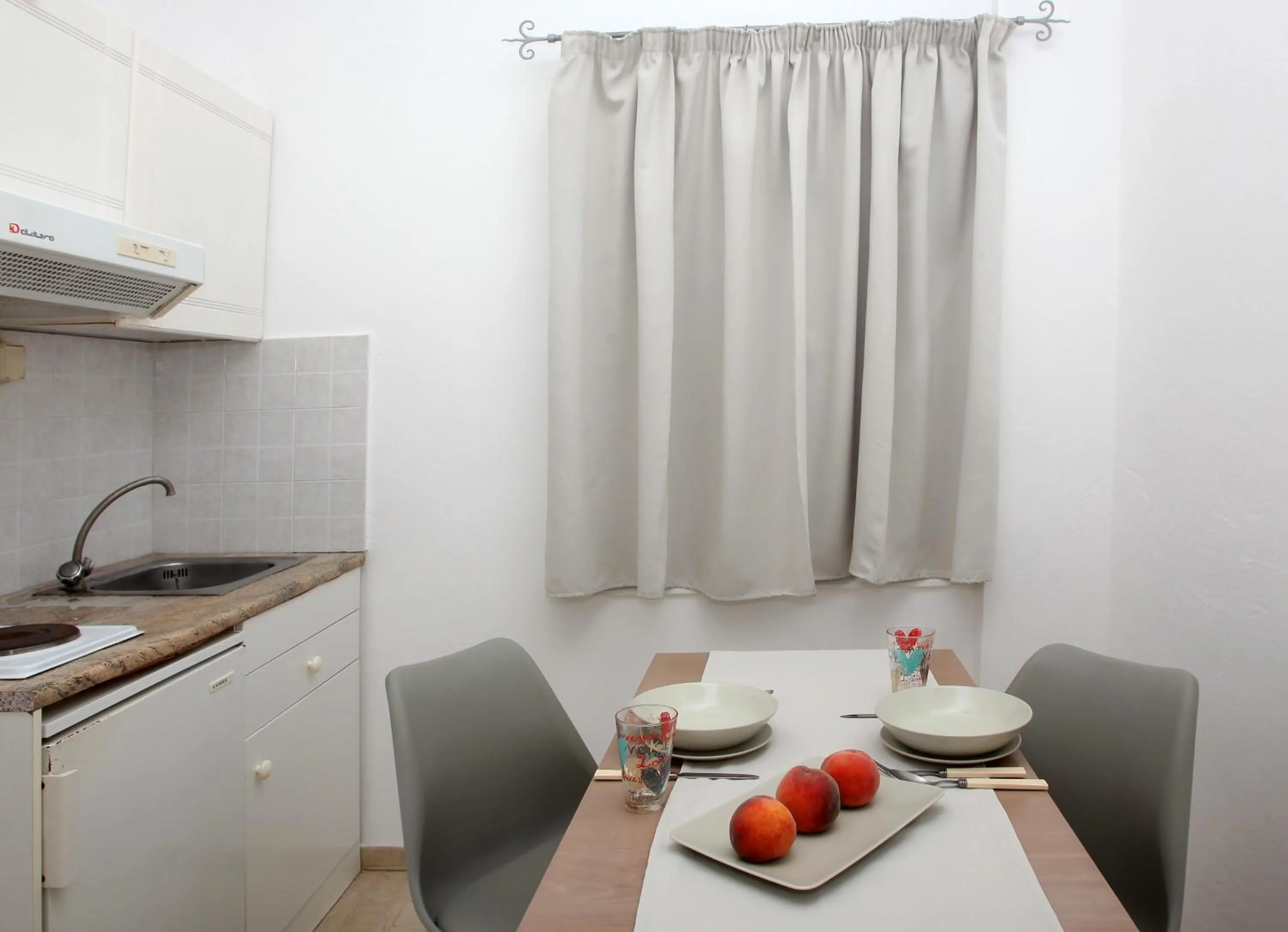 Dining area in Iraklis Apartments