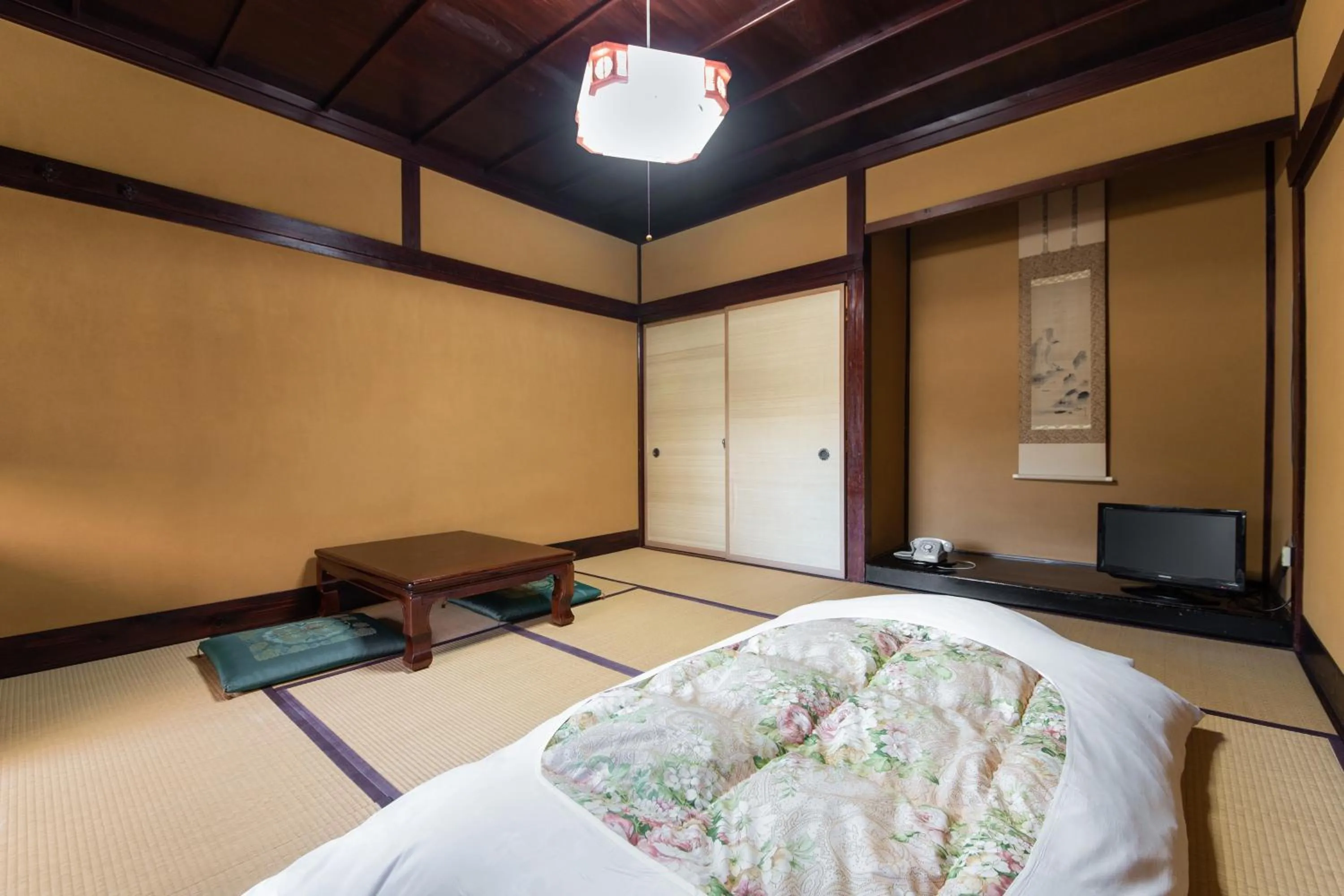 Photo of the whole room, Bed in Kadokyu Ryokan