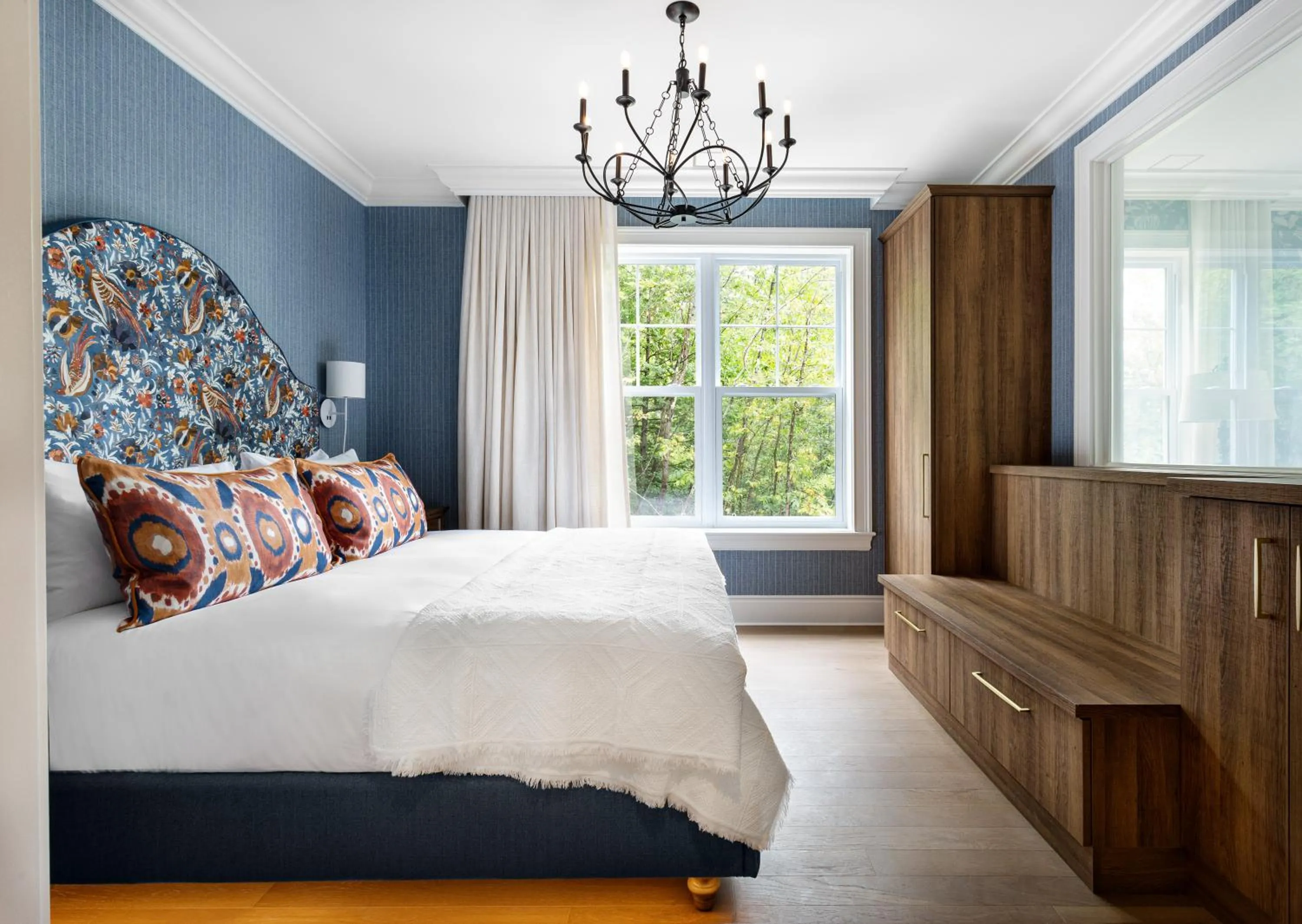 Bed in Manoir Hovey, Relais & Châteaux