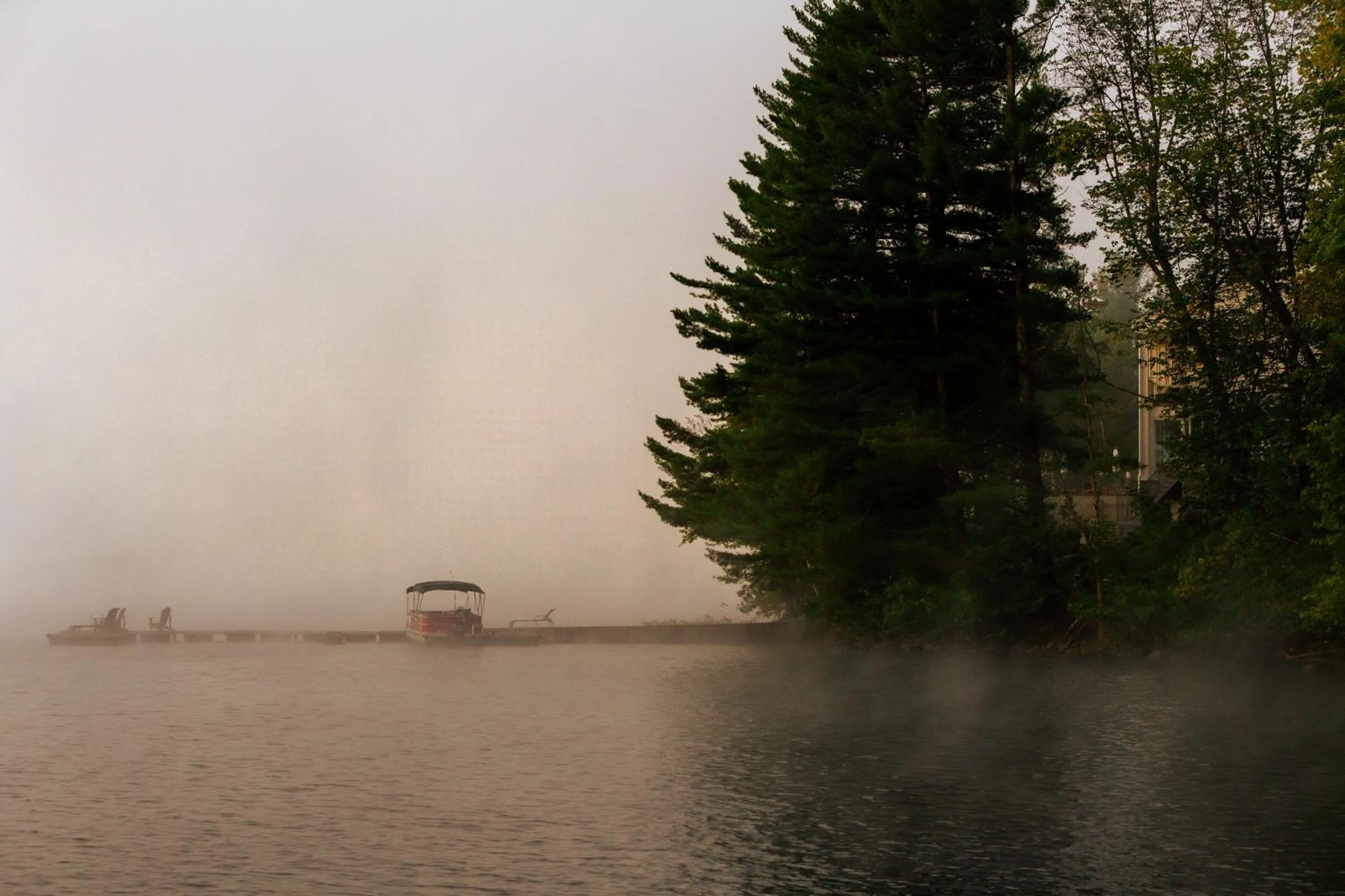Lake view in Manoir Hovey, Relais & Châteaux
