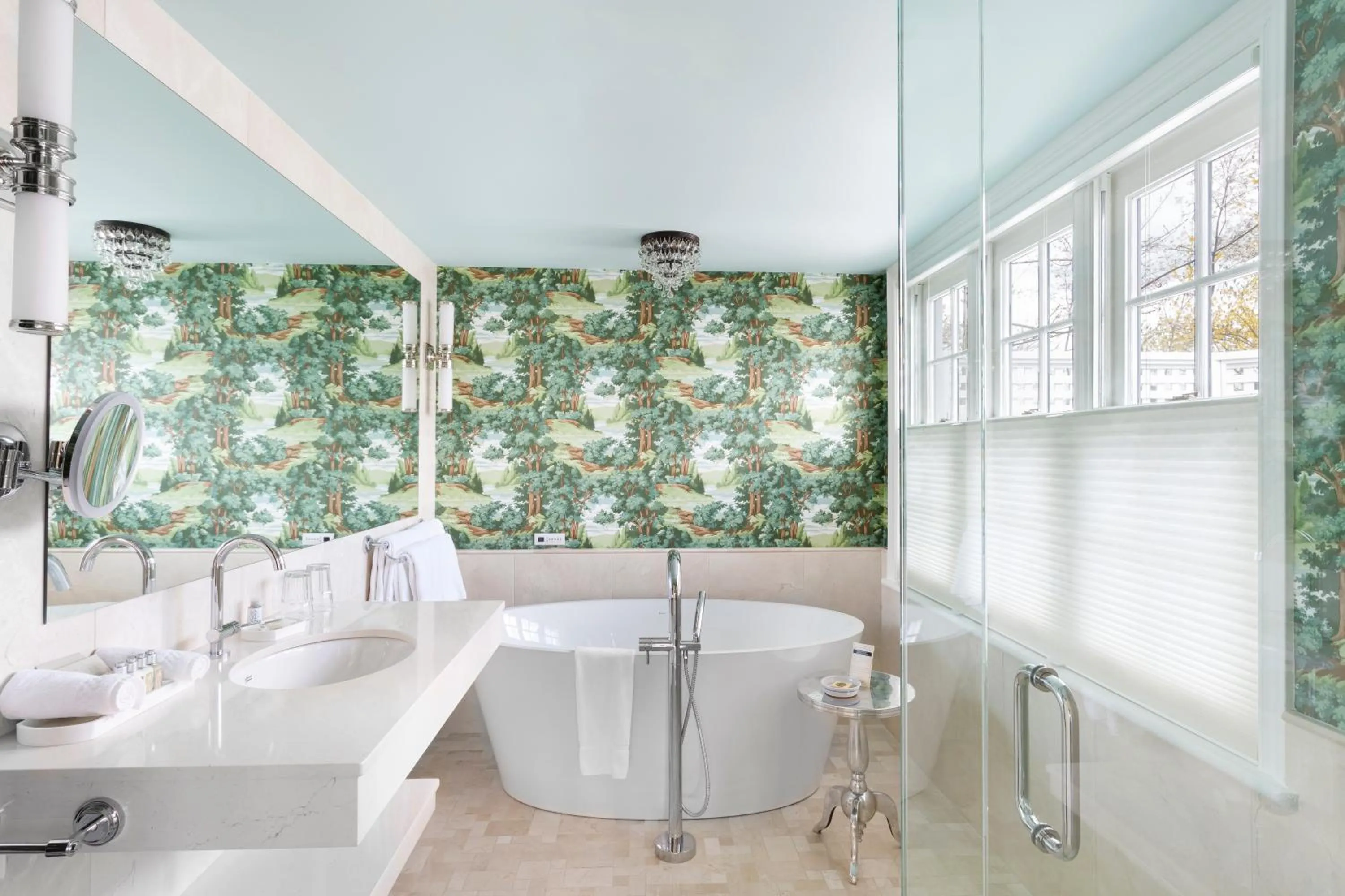 Bathroom in Manoir Hovey, Relais & Châteaux