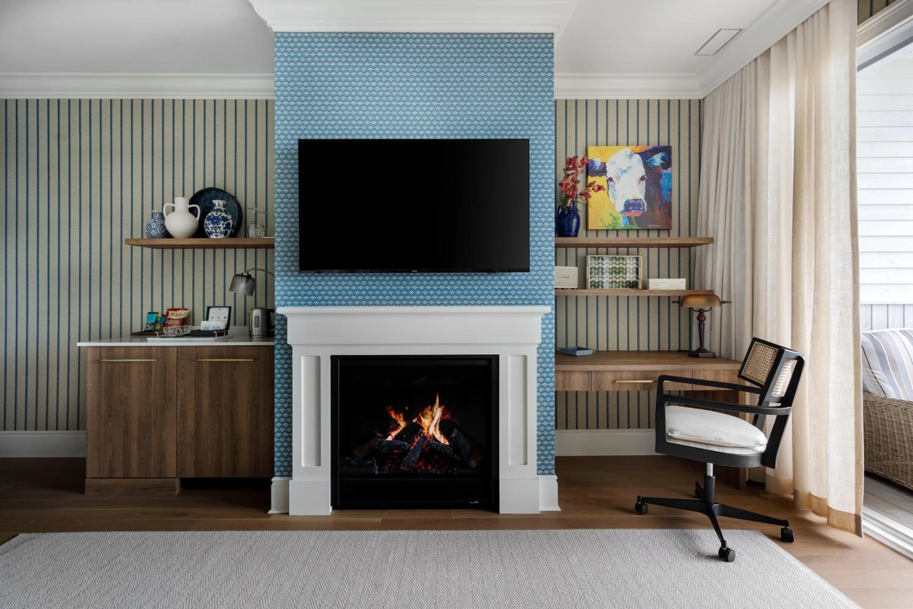 fireplace in Manoir Hovey, Relais & Châteaux