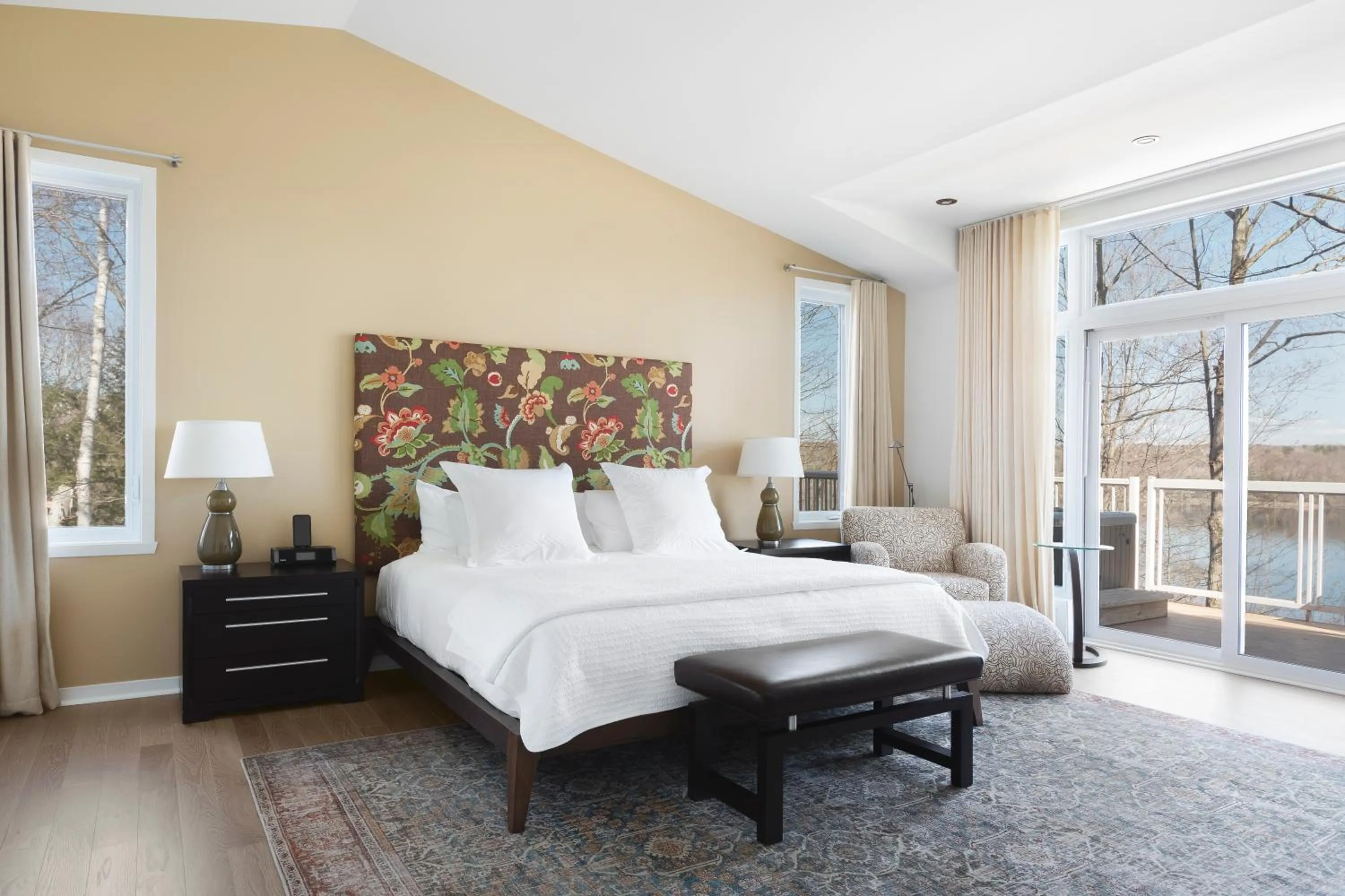 Bed in Manoir Hovey, Relais & Châteaux